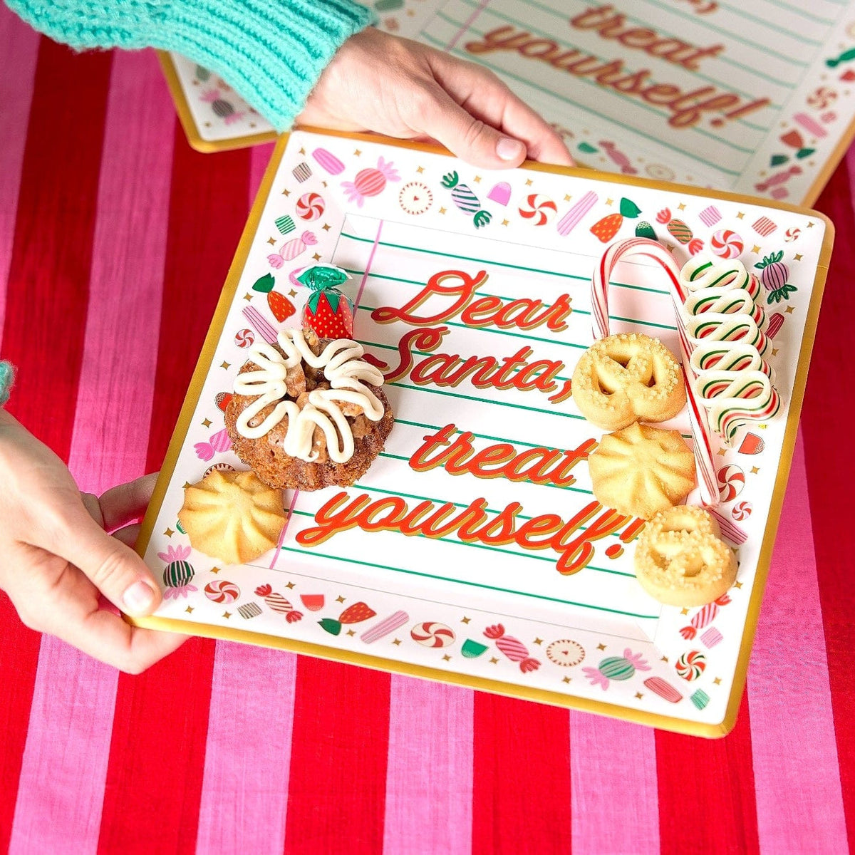 Santa Treats Dessert Plates (10 Count)