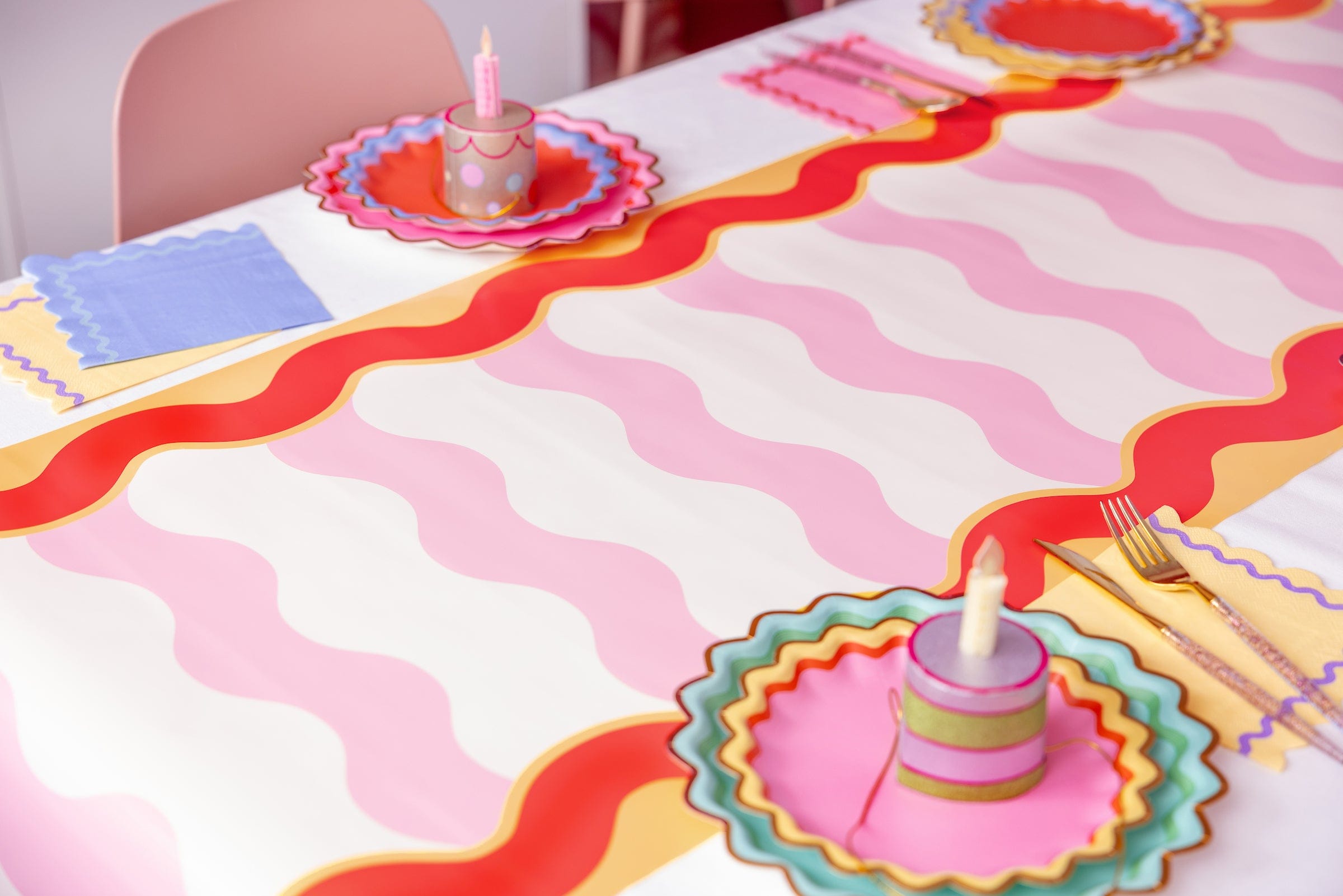 Groovy Waves Paper Table Runner (25 Ft, Cut To Fit)