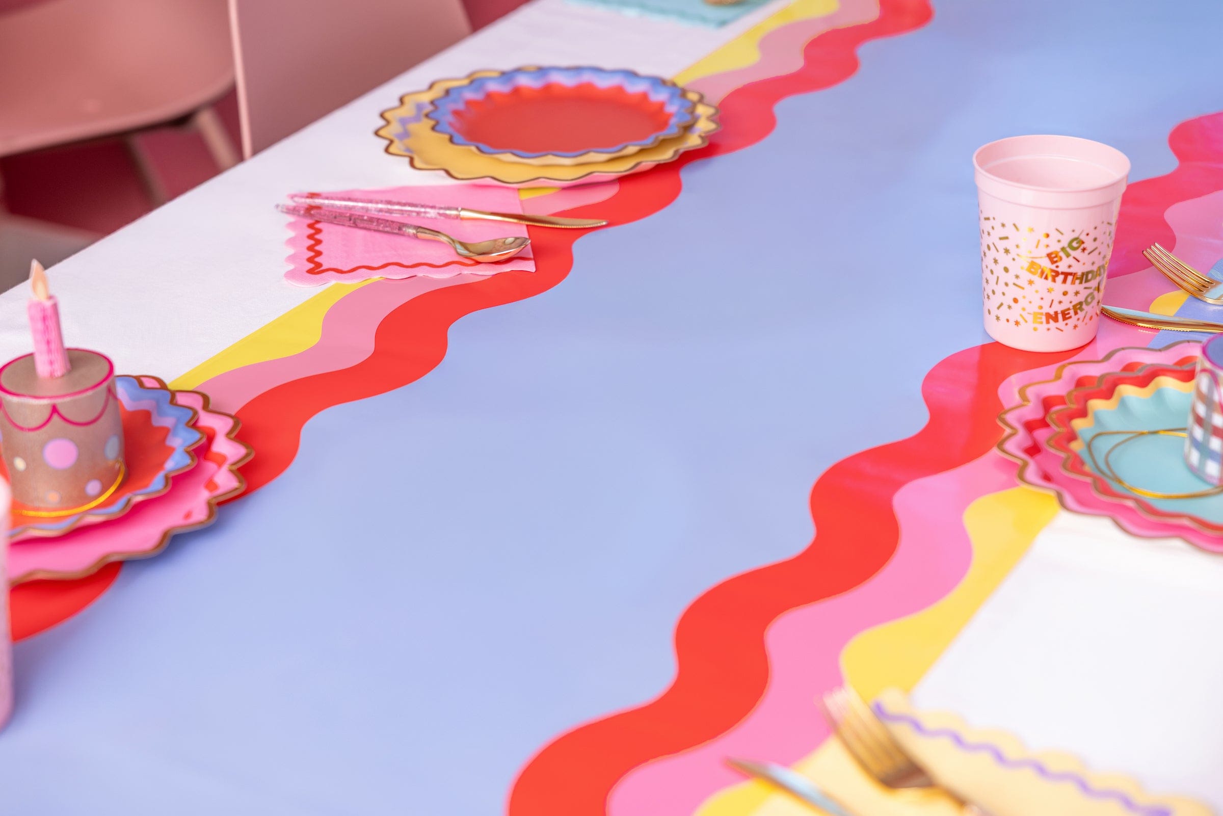 Scalloped Soirée Paper Table Runner (25 Ft, Cut To Fit)