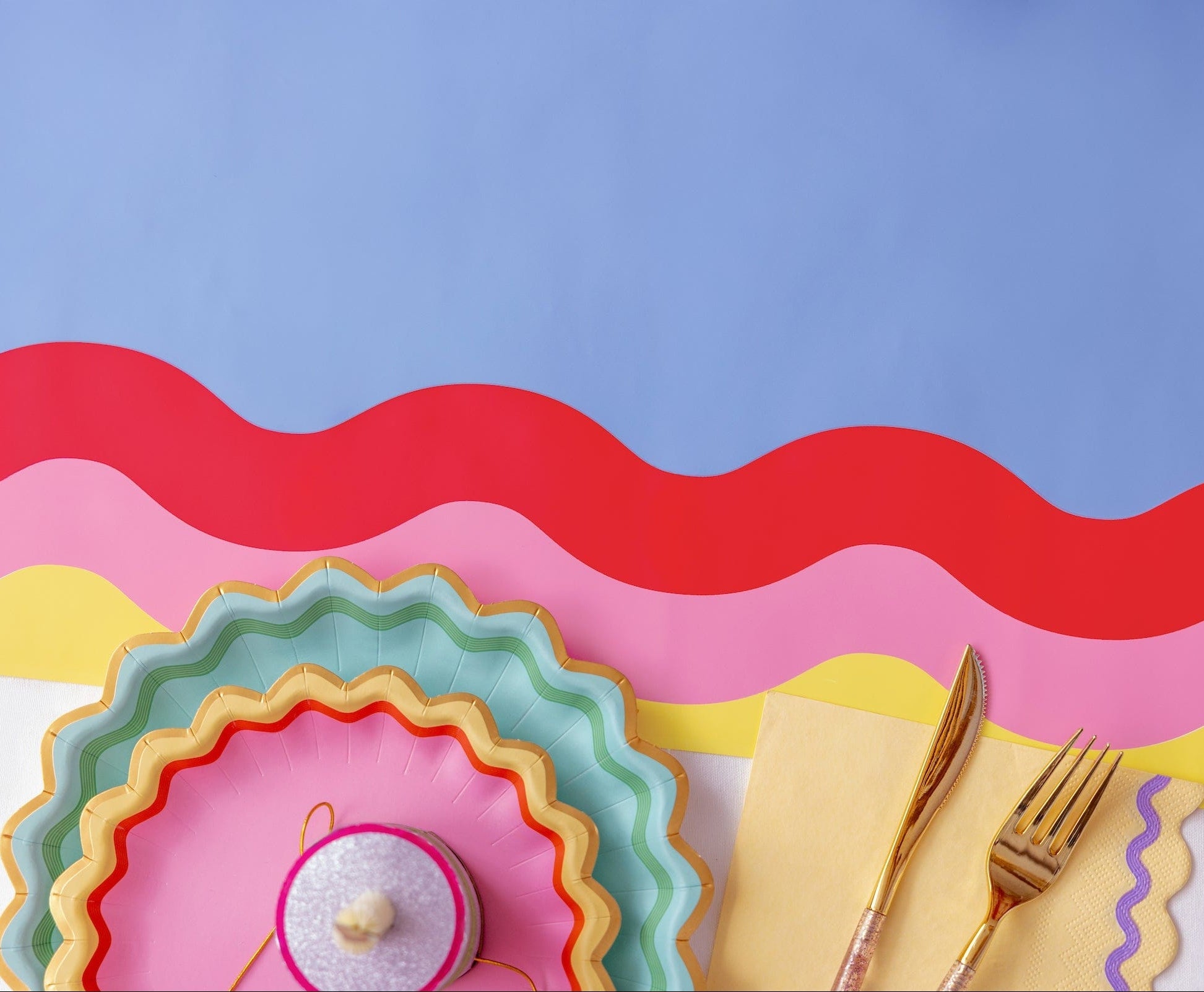 Scalloped Soirée Paper Table Runner (25 Ft, Cut To Fit)