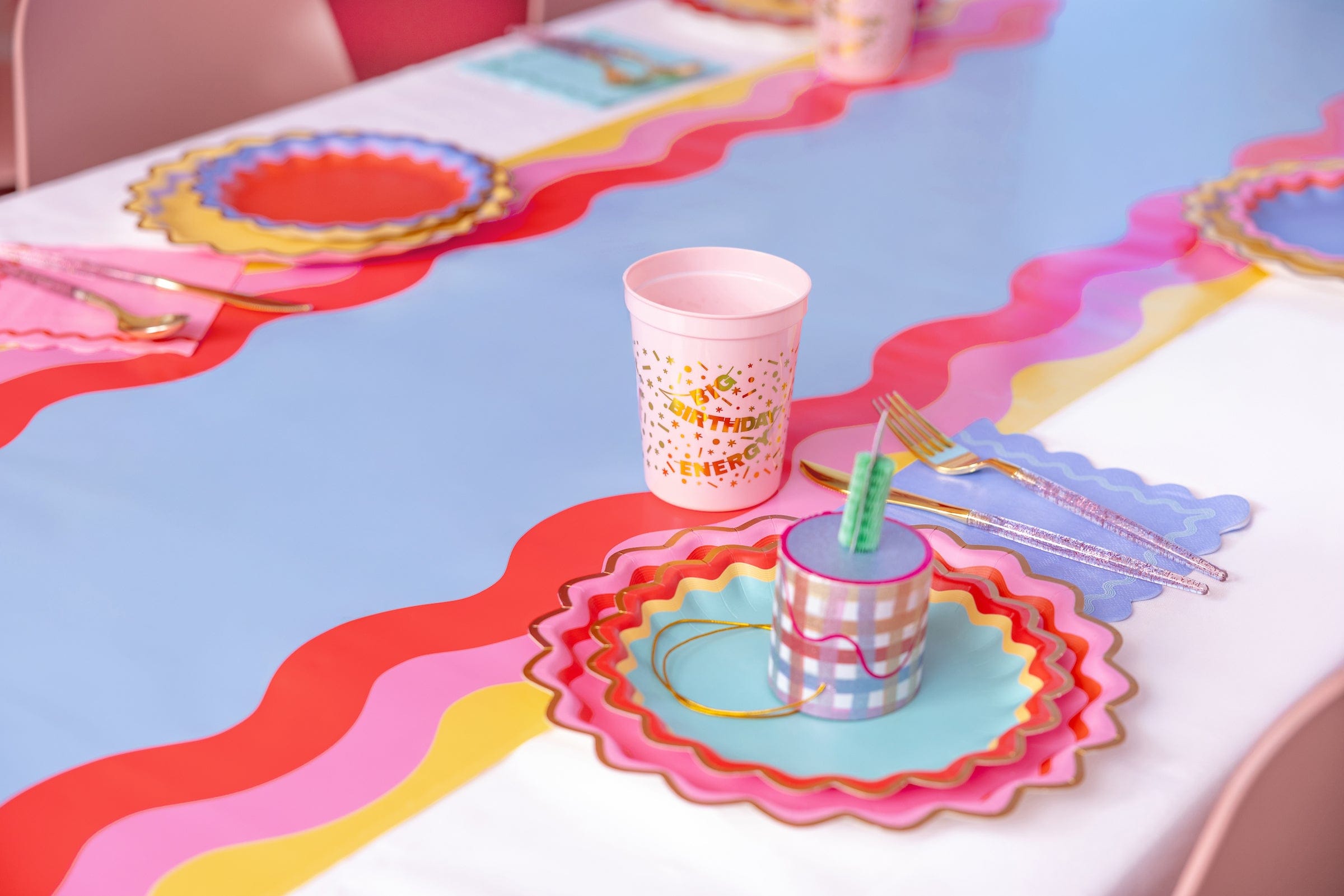Scalloped Soirée Paper Table Runner (25 Ft, Cut To Fit)