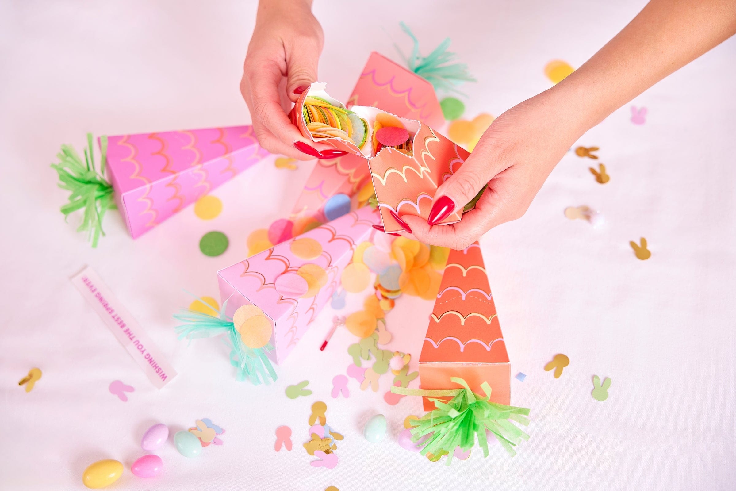 Hop & Pop Carrot Party Crackers (6 Ct)