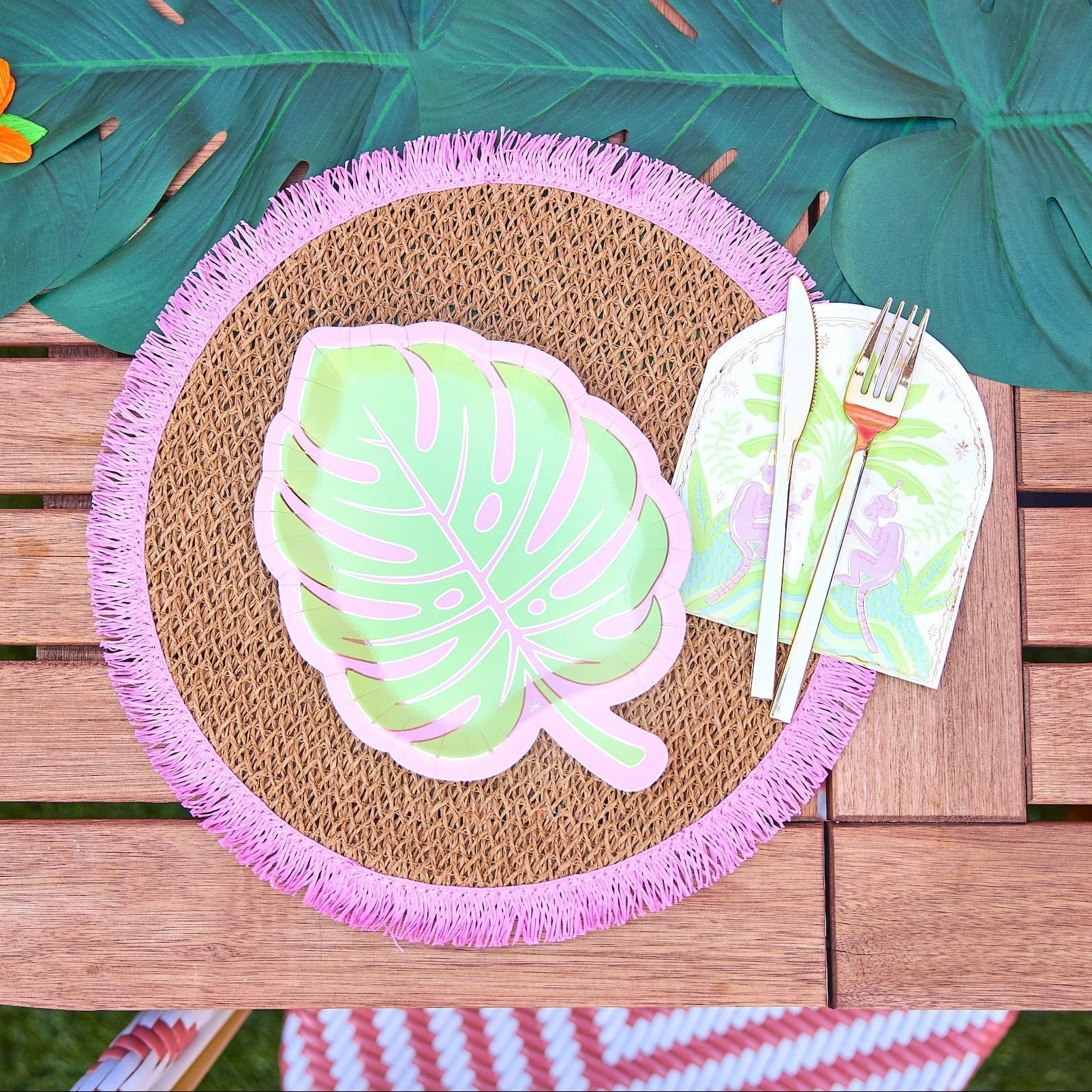 Cabana Club Palm Leaf Plates (10 Ct)