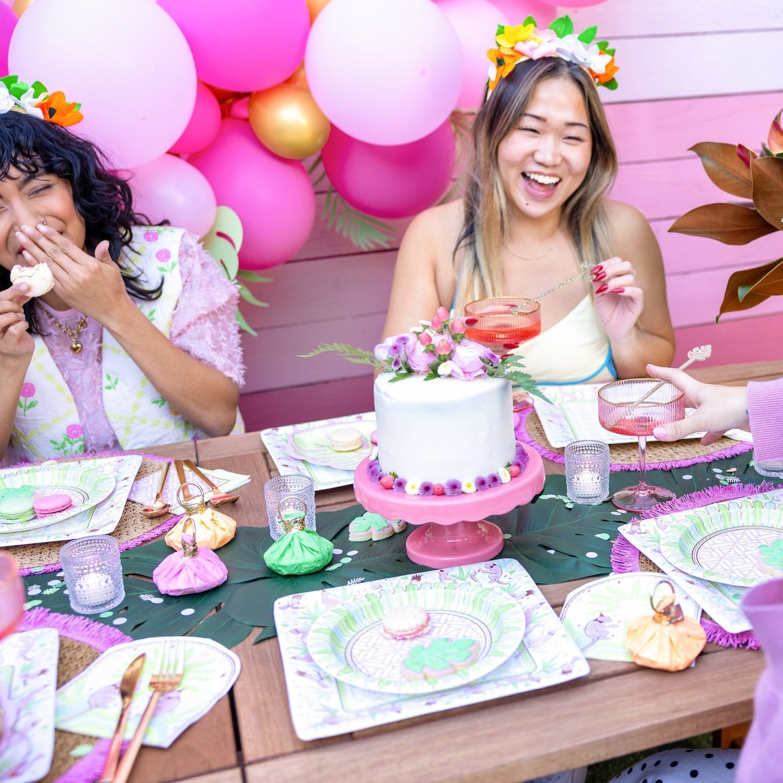 Cabana Club Balloon Garland (94 Ct)