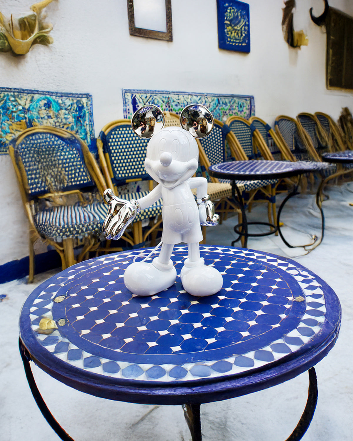 Mickey Mouse Welcome White & Silver 12in