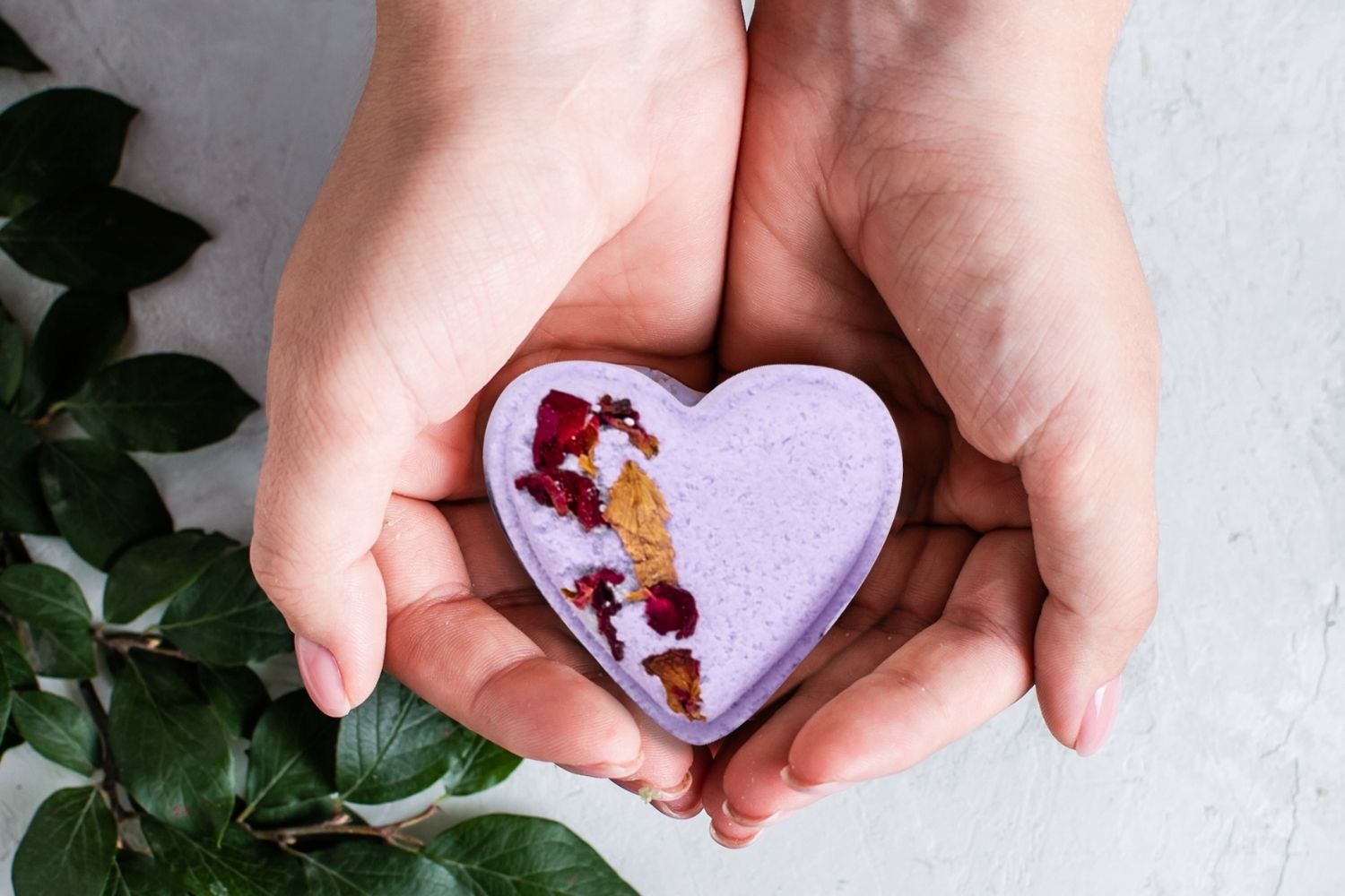 Cbd -  5 Hearts Shaped Shower Steamers/ Fizzies With Cbd - In A Gift Box - Can Be Personalized. (thc Free)
