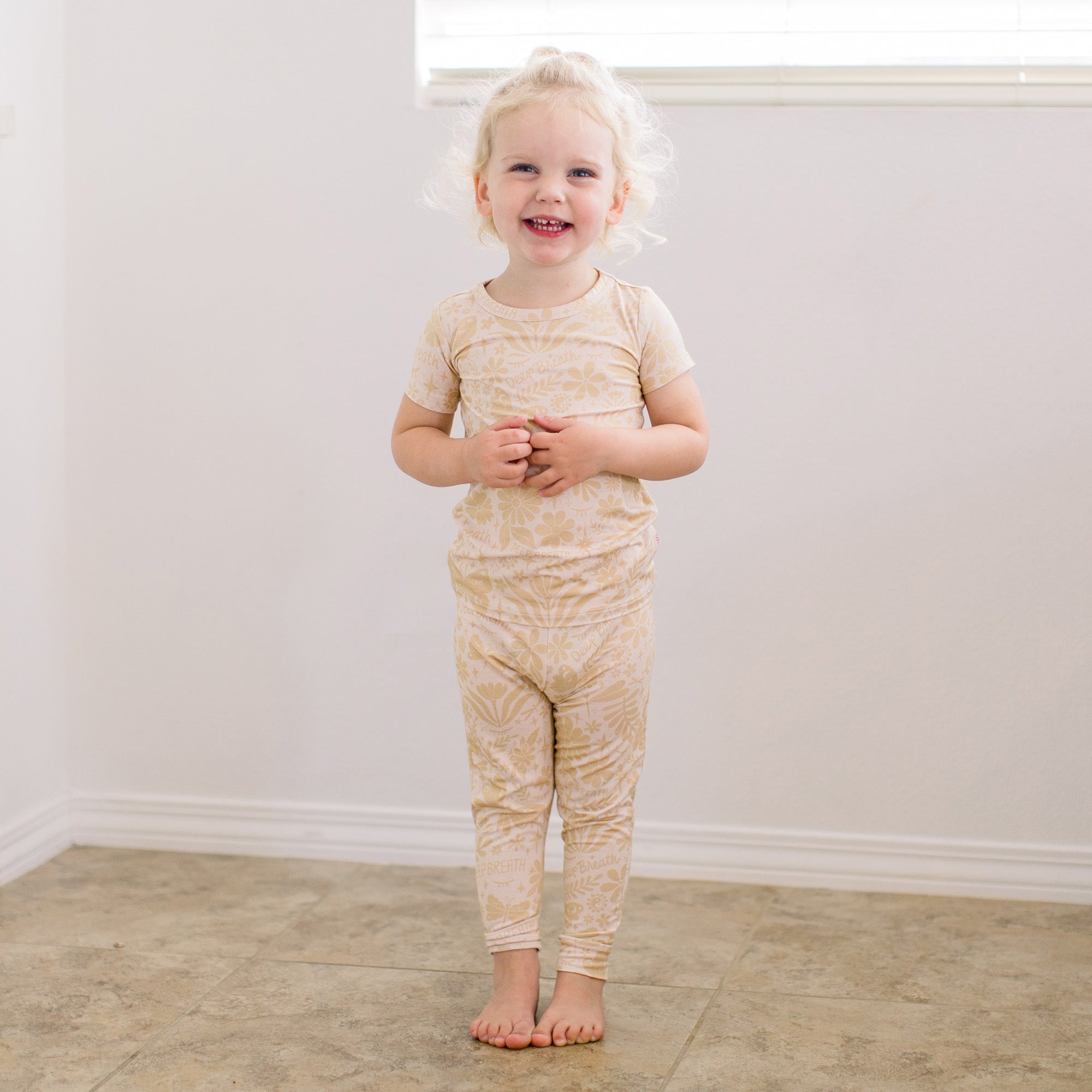 The Second-skin 2-piece Short Sleeve Pajama | Om Baby (beige)