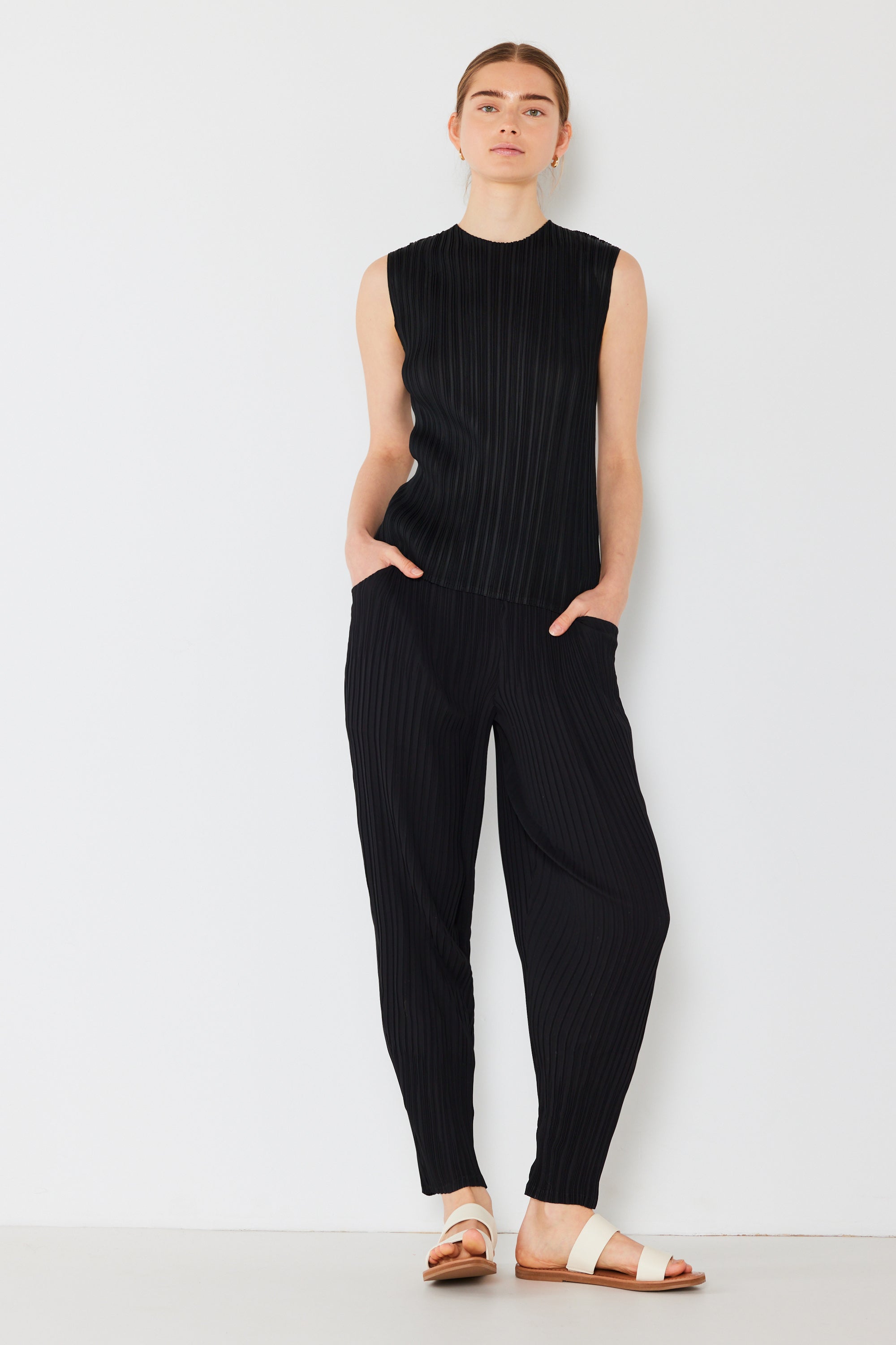 Pleated Relaxed-fit Slight Drop Crotch Pants - P04jg_black