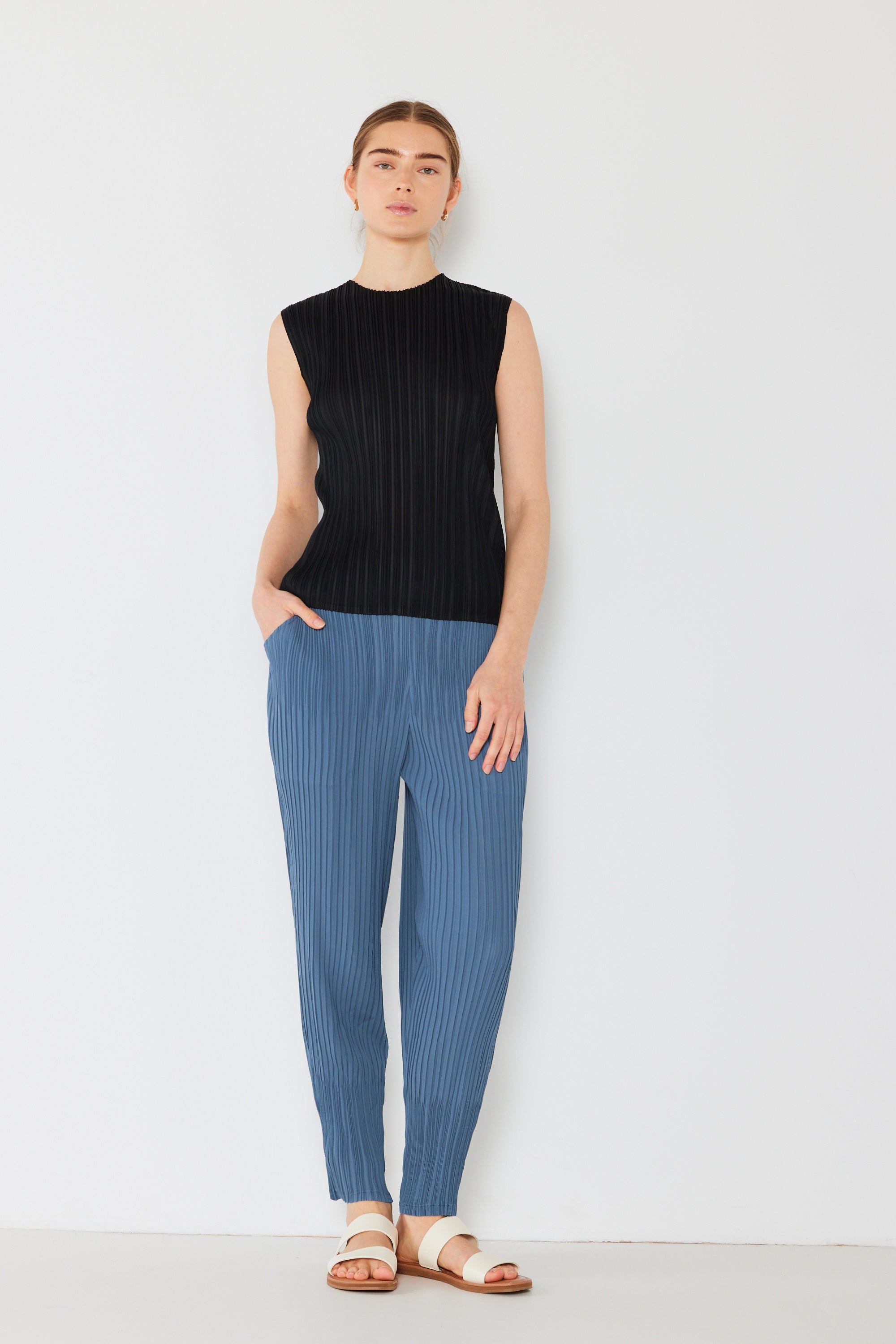 Pleated Relaxed-fit Slight Drop Crotch Pants - P04jg_steel Blue