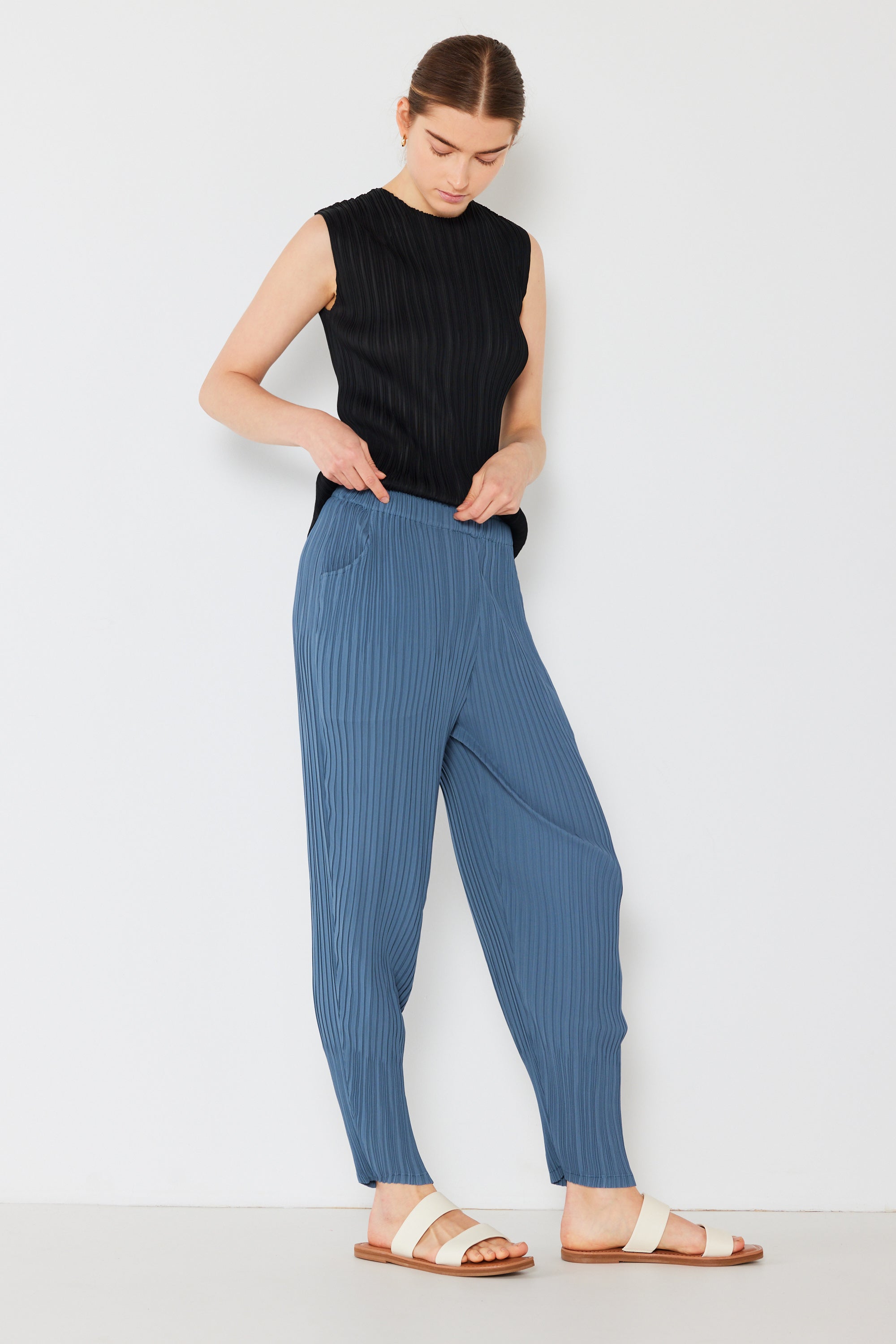 Pleated Relaxed-fit Slight Drop Crotch Pants - P04jg_steel Blue