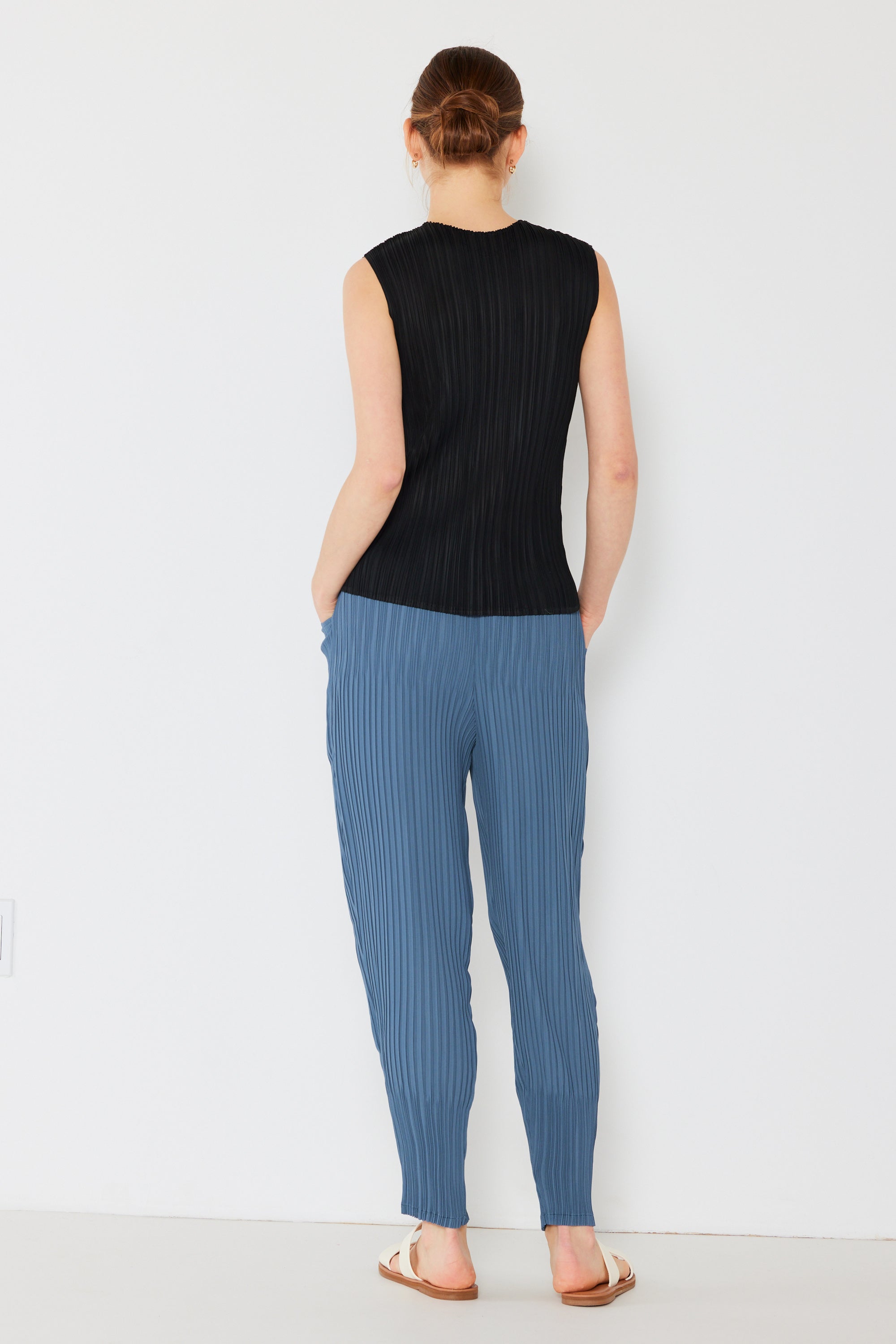 Pleated Relaxed-fit Slight Drop Crotch Pants - P04jg_steel Blue
