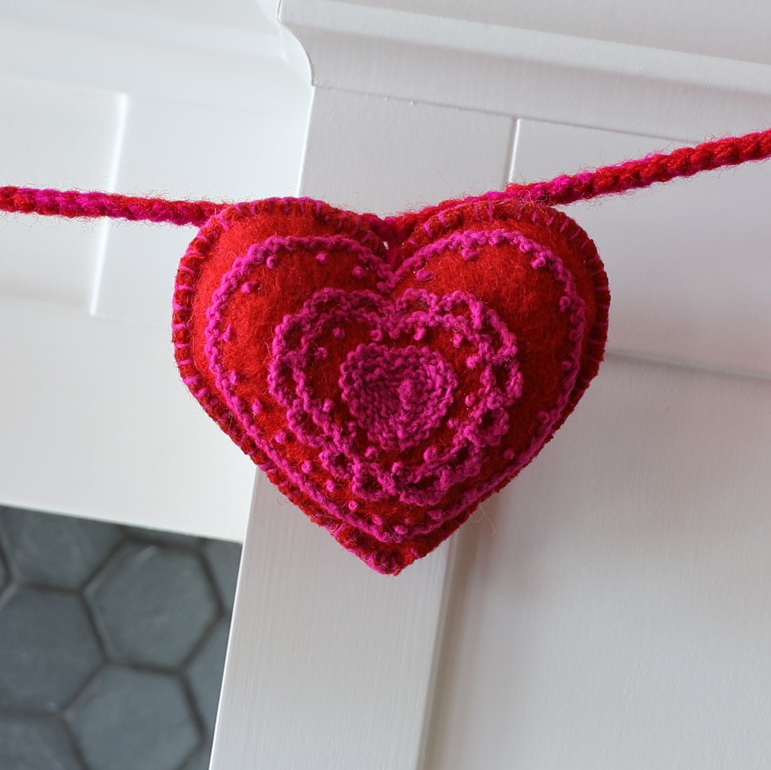 Valentine Garland, Pink