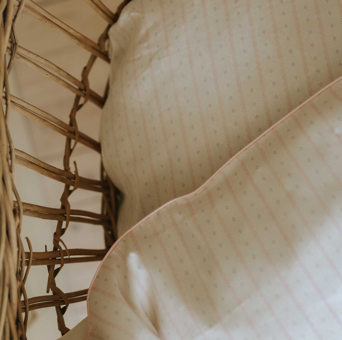 Petal Scallops Crib Sheet - Pink