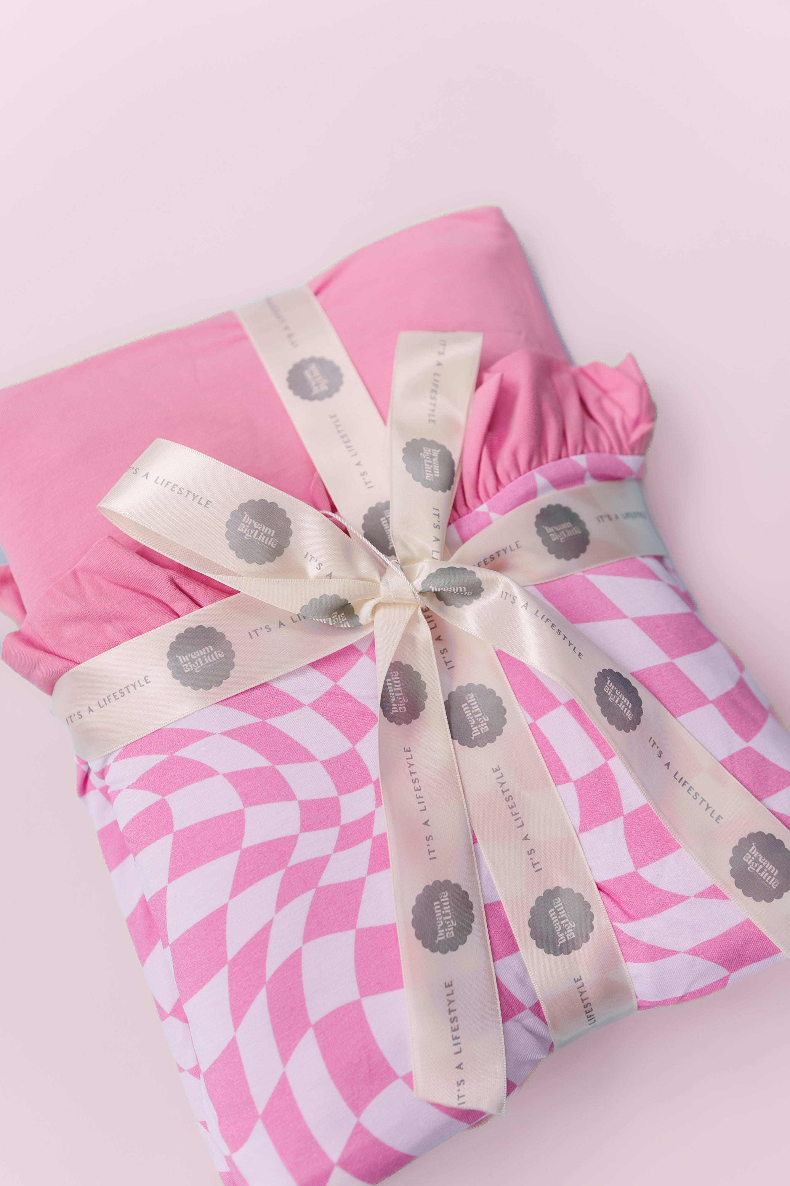 Bubblegum Wavey Checkers Dream Ruffle Blanket
