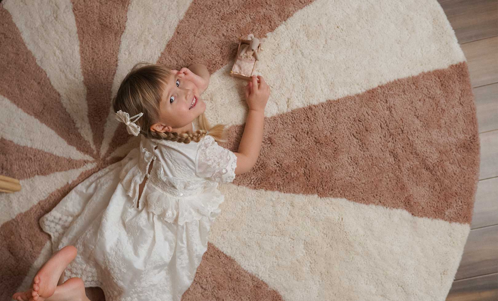Beach Ball Washable Round Wool Rug In Pink