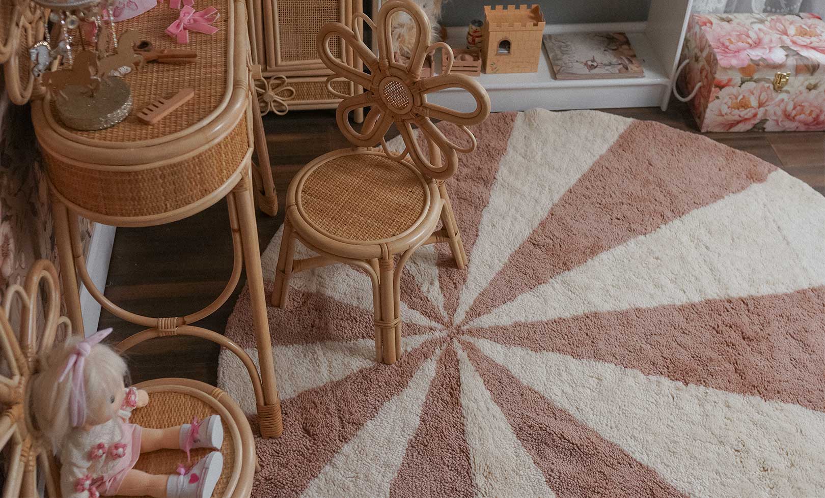 Beach Ball Washable Round Wool Rug In Pink
