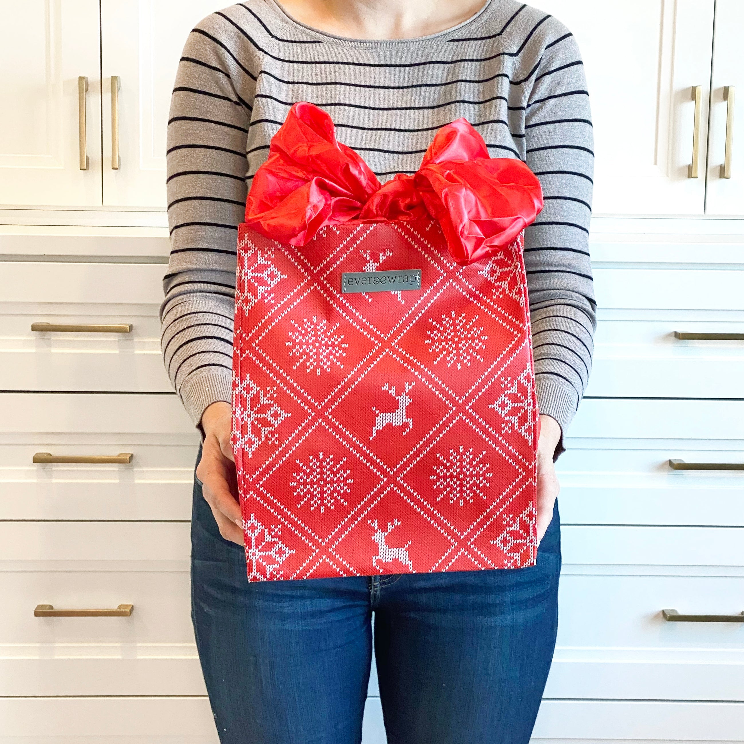 Everbag: Medium Holiday Red With Wintry Knitted Sweater Design And Red Satin Bow Closure