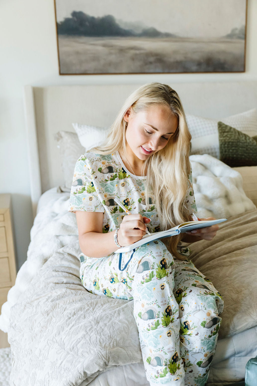 He Is Risen Women's Pj Short Sleeve Jogger Set