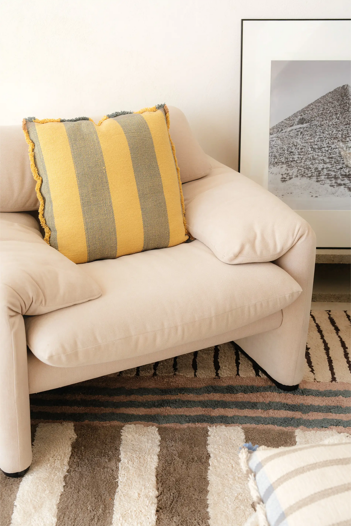 SQUARE CUSHION LINES TERRAZZO