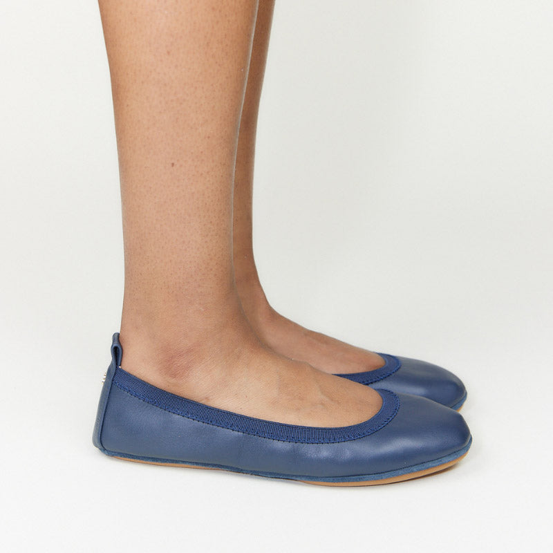 Samara Foldable Ballet Flat In Deep Navy Leather