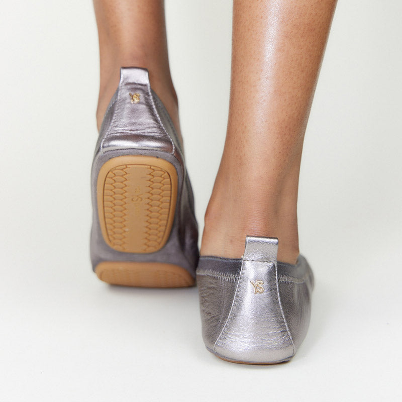 Samara Foldable Ballet Flat In Pewter Metallic Leather