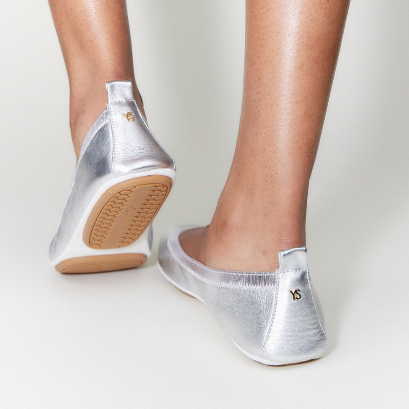 Samara Foldable Ballet Flat In Silver Metallic Leather