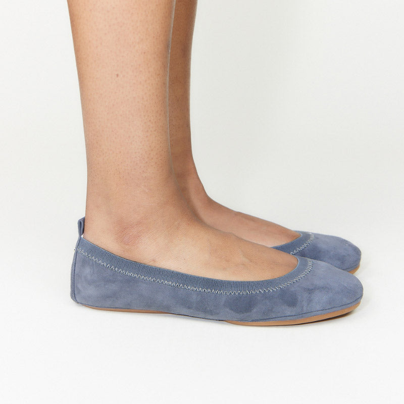 Samara Foldable Ballet Flat In Smoke Suede