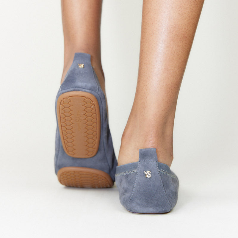 Samara Foldable Ballet Flat In Smoke Suede