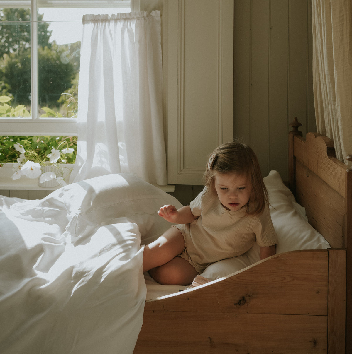 Scalloped Starlight Toddler Duvet - White
