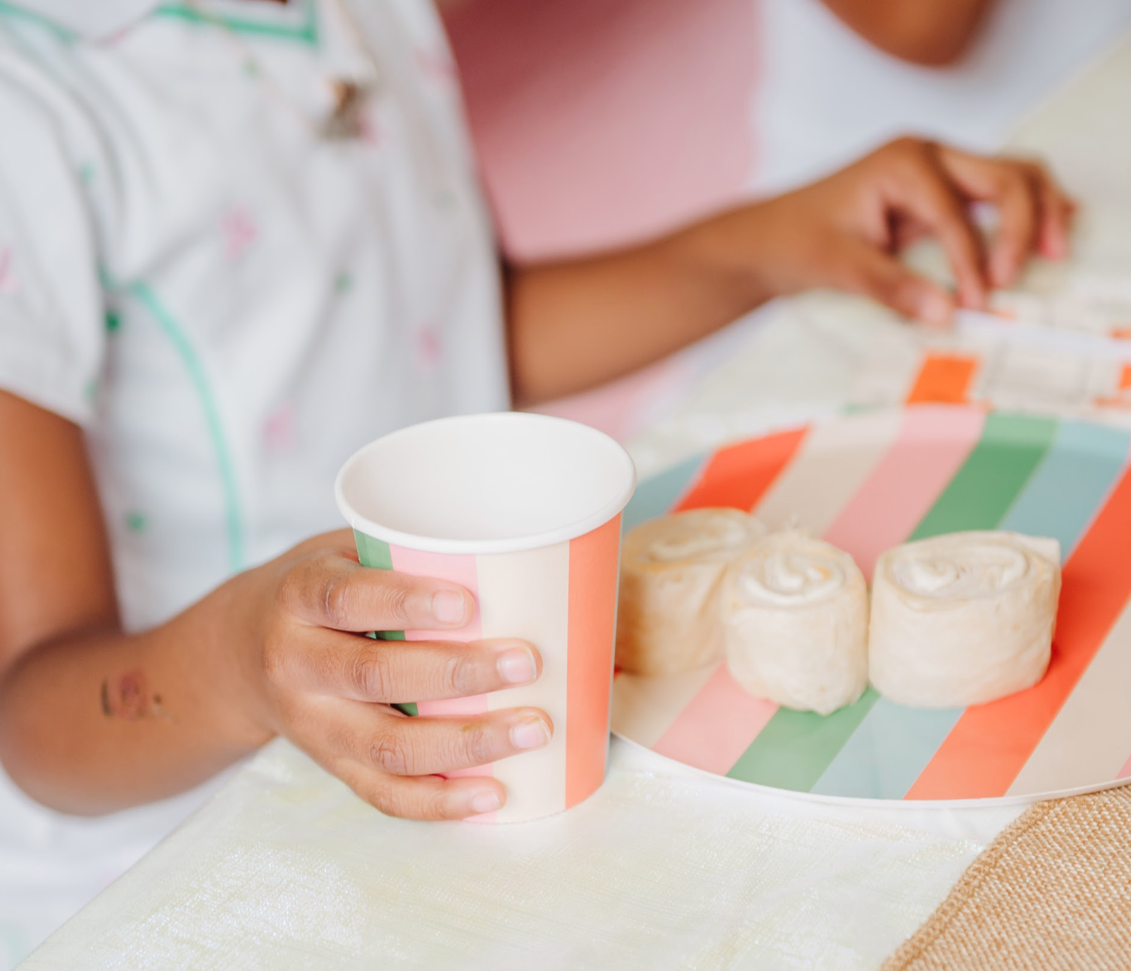 Mirror Mirror And Striped Cups (x 12) - Princess Party