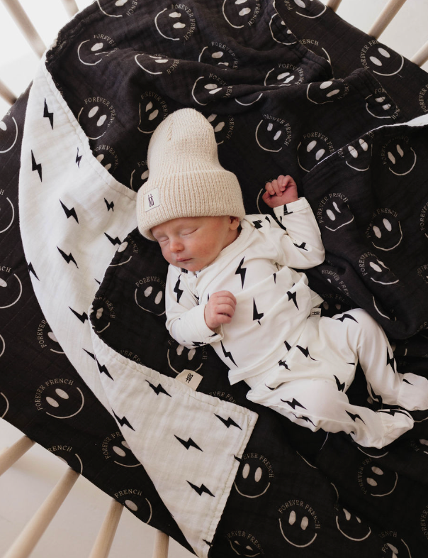 Muslin Quilt | Charcoal Ff Smile & White Bolt