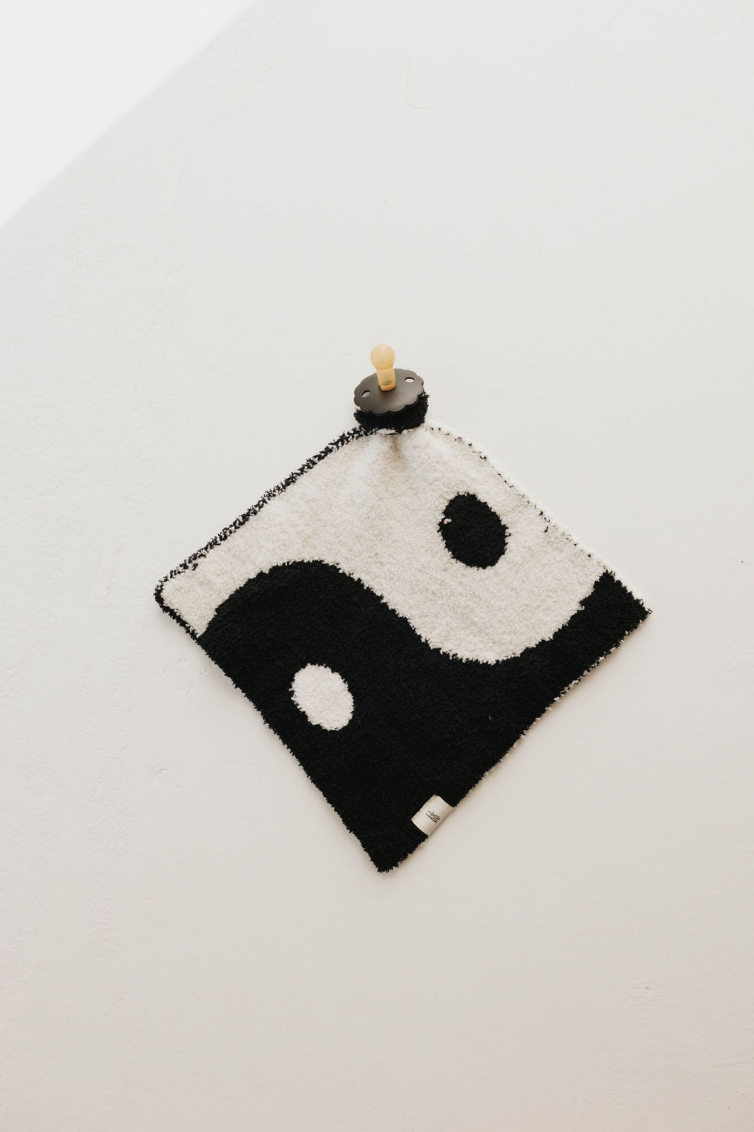 Lovey | Yin-yang