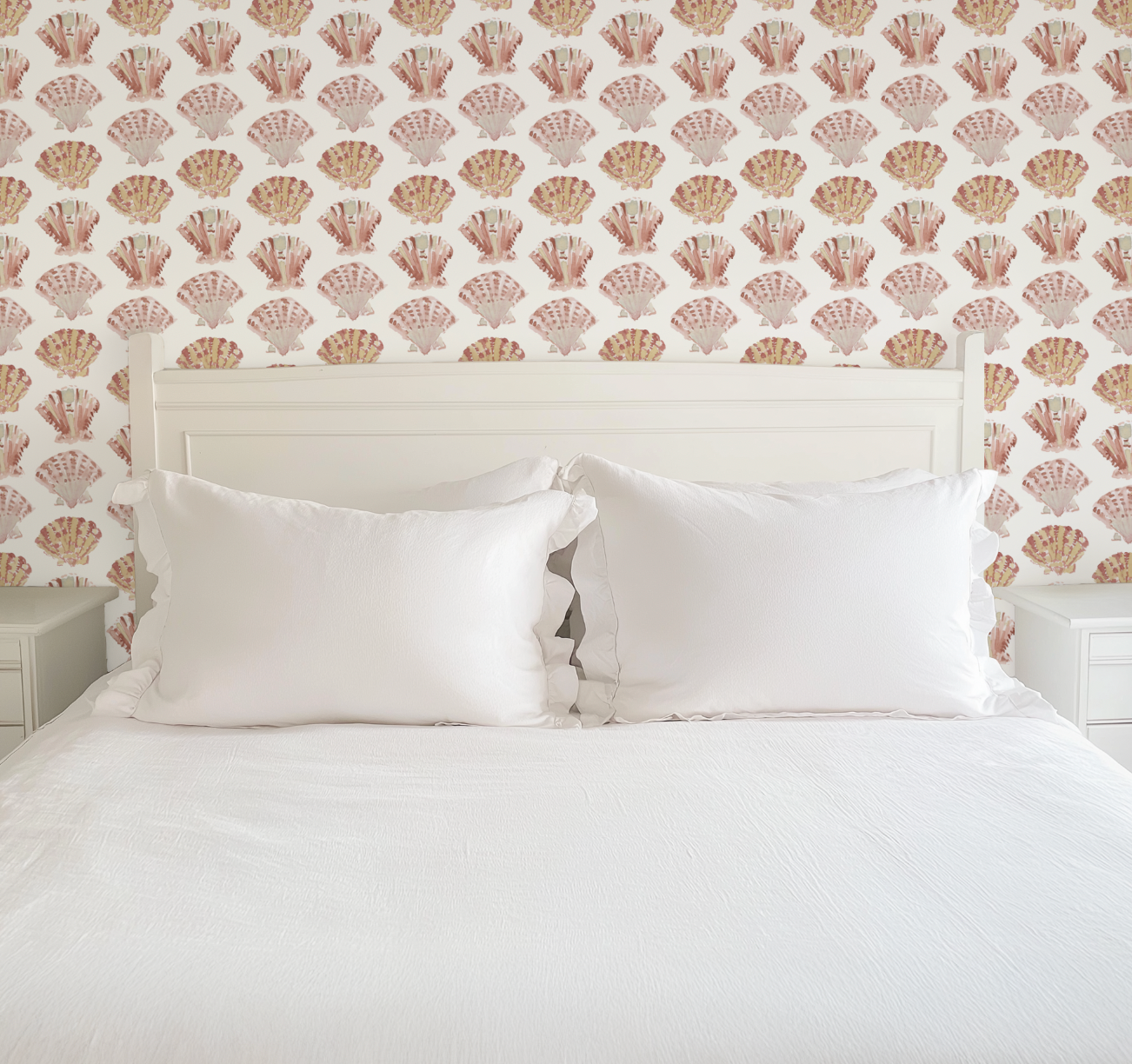 Scallops In White Wallpaper