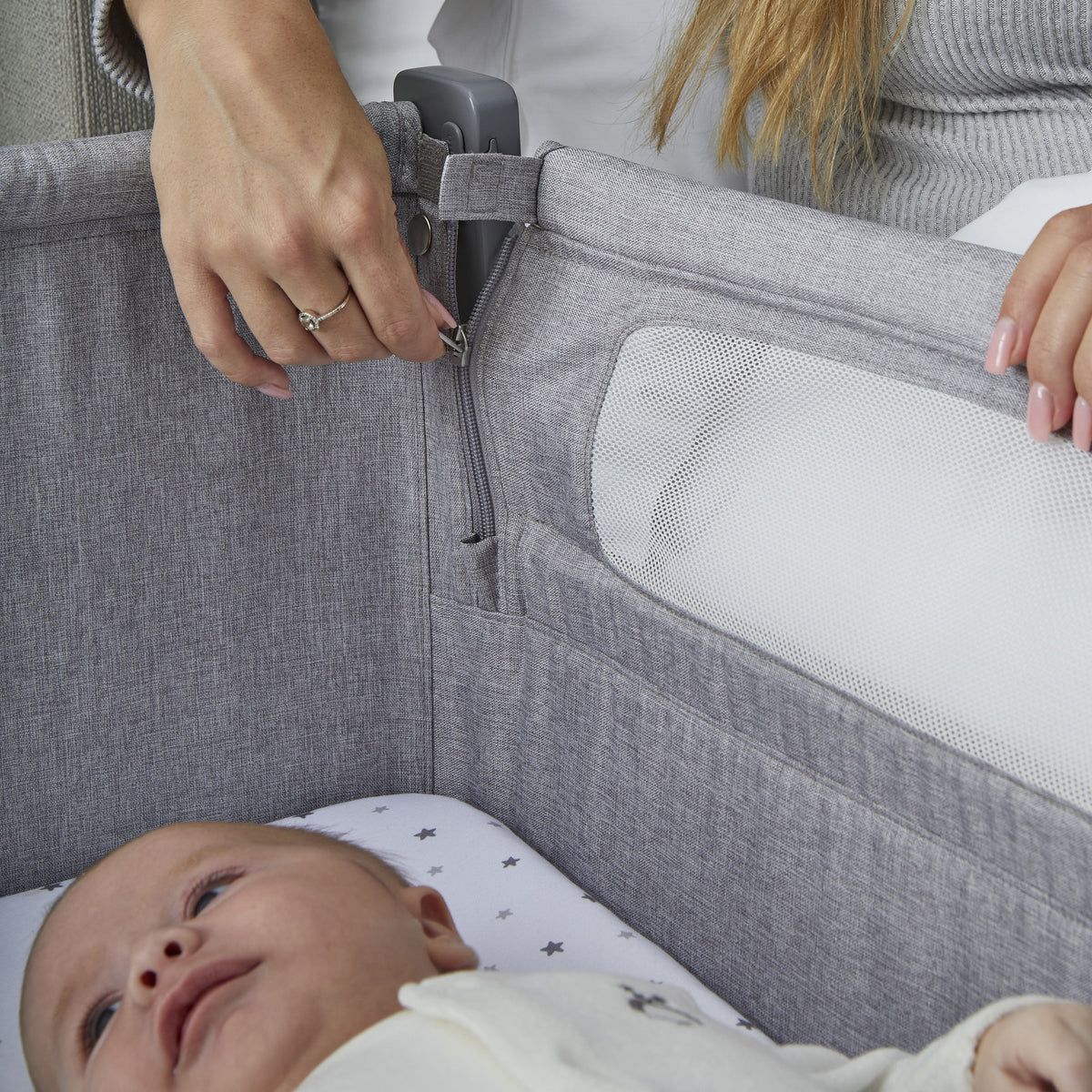 Shnuggle Air Lite Bedside Bassinet | Infant Crib | [open Box]
