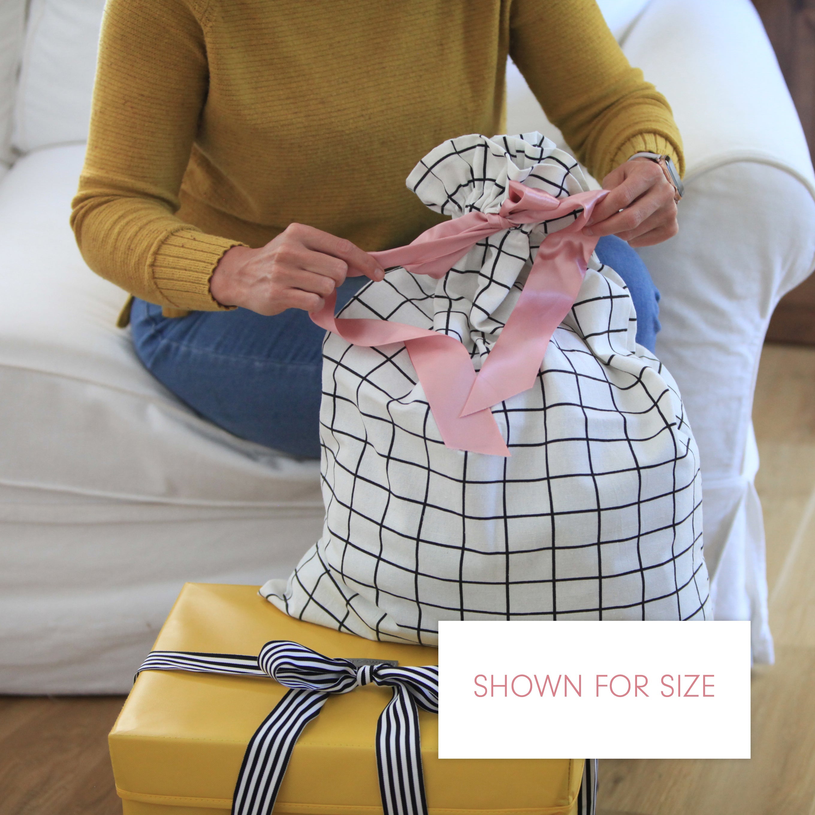 Evertie: Large Tie Bag With Black Grid Pattern And Satin Ribbon Closure