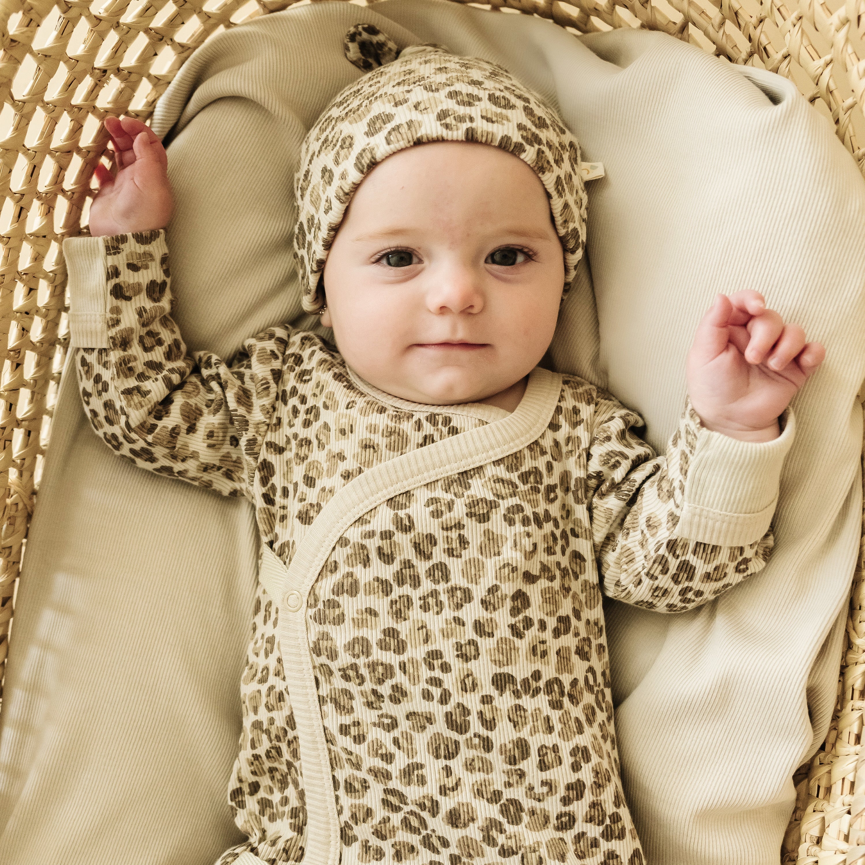 Organic Swaddle Blanket & Hat - Spotted