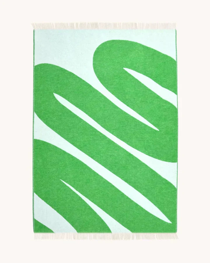 Blanket Swirl White / Apple 4.25 X 6.5 Ft