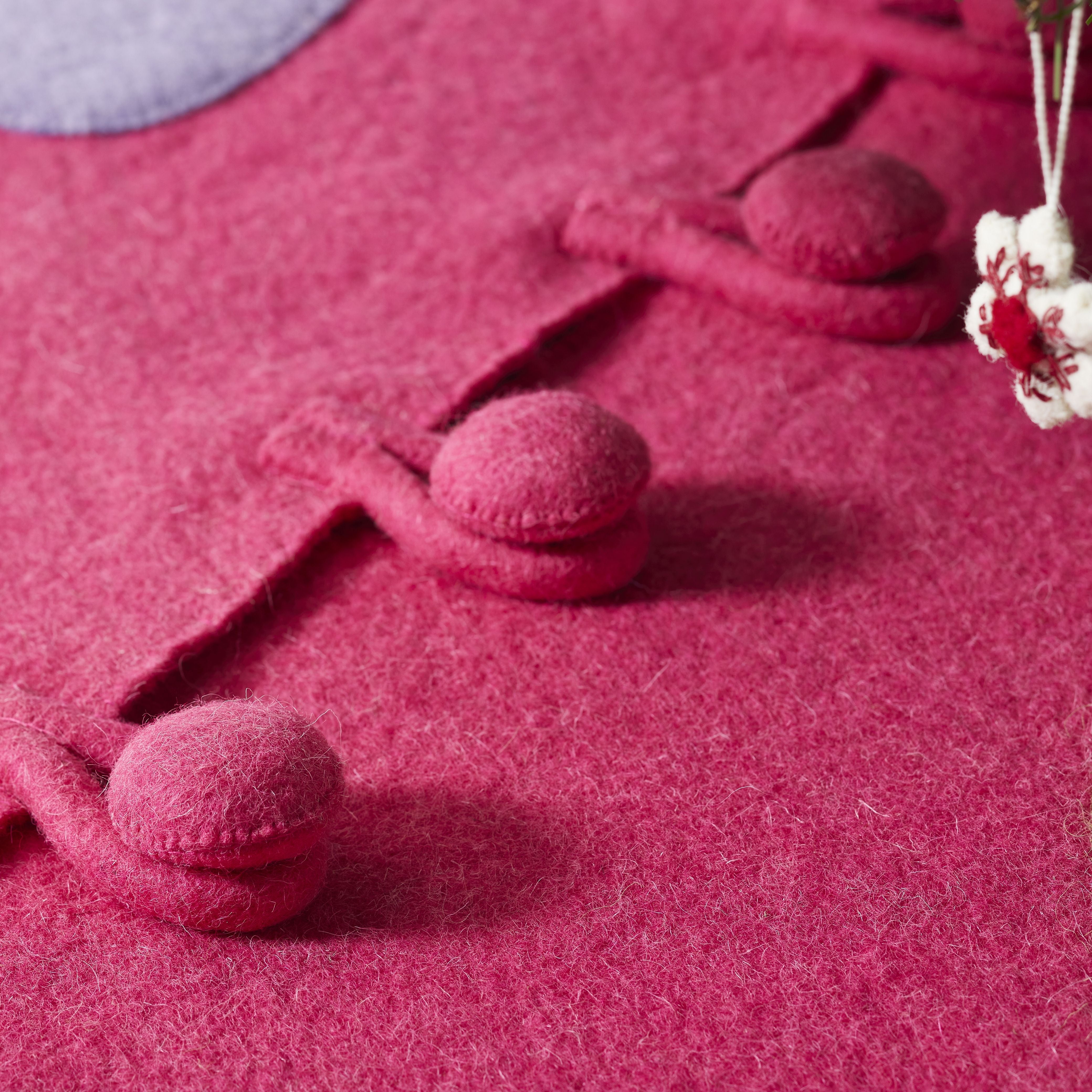 Handmade Christmas Tree Skirt In Felt - Flowers On Pink - 60"