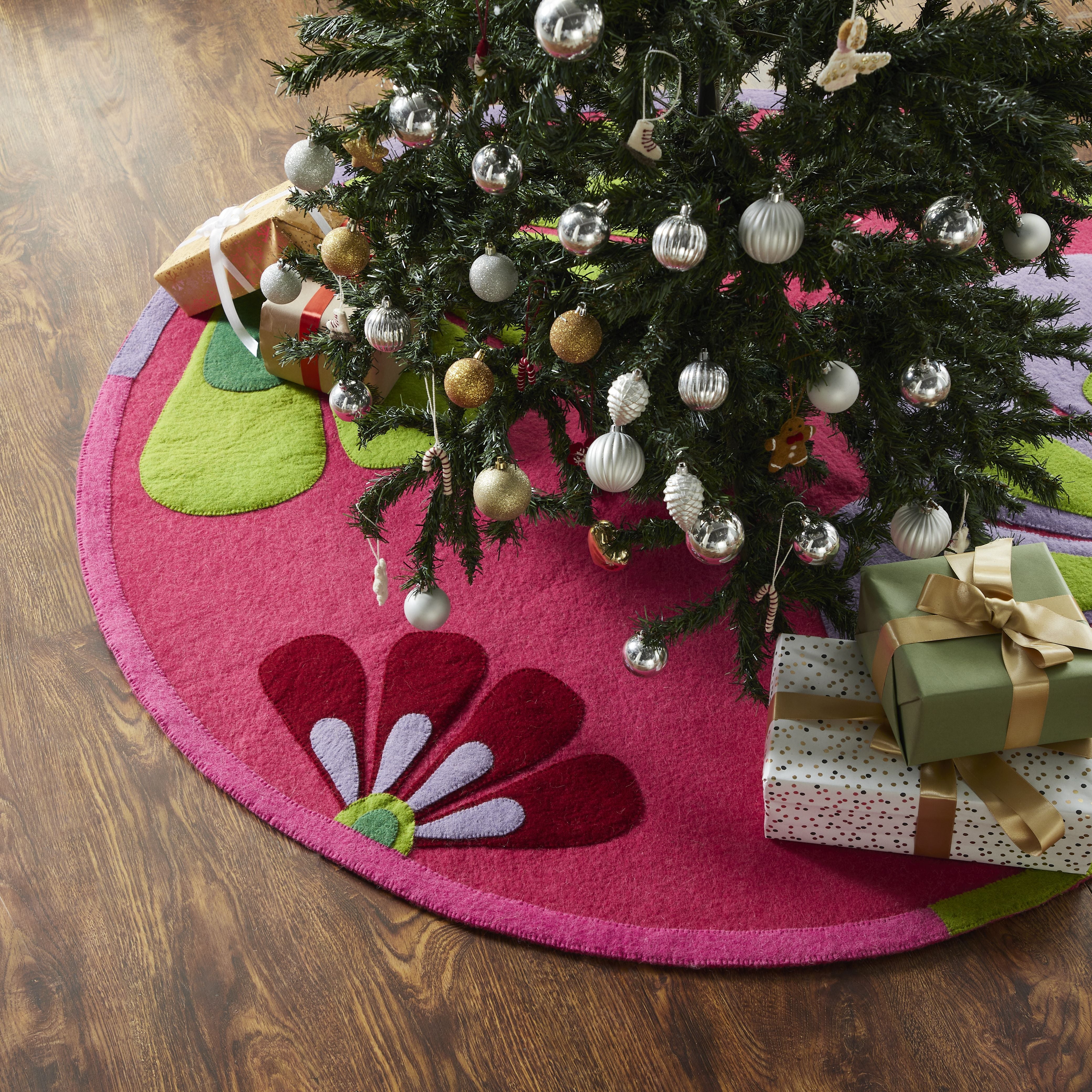 Handmade Christmas Tree Skirt In Felt - Flowers On Pink - 60"