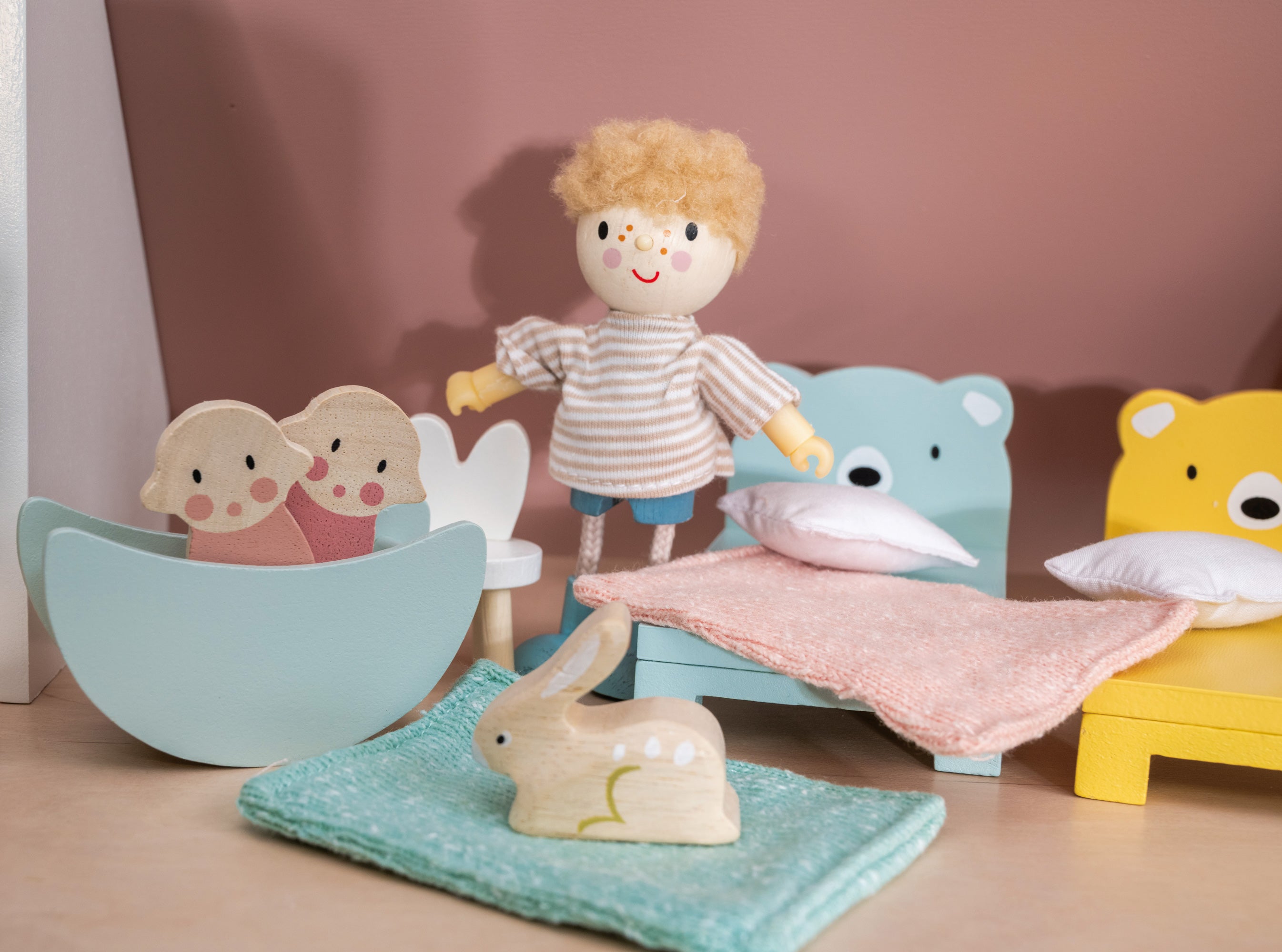 Dolls House Childrens Room Furniture