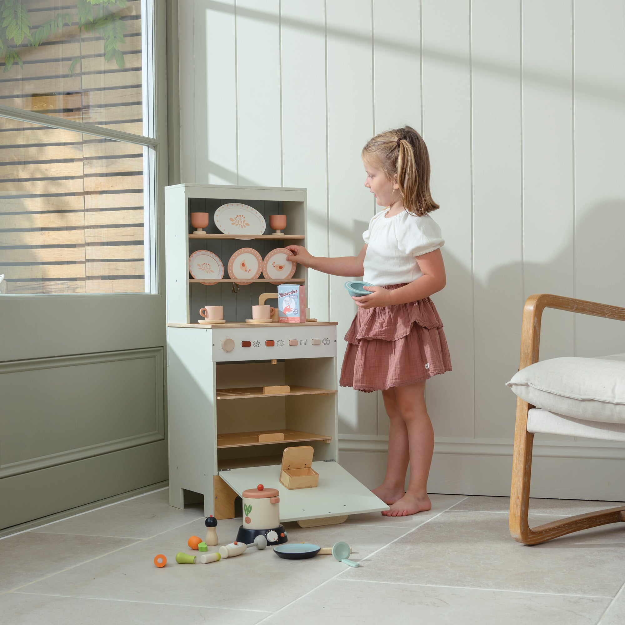 Kitchen Dresser And Dishwasher