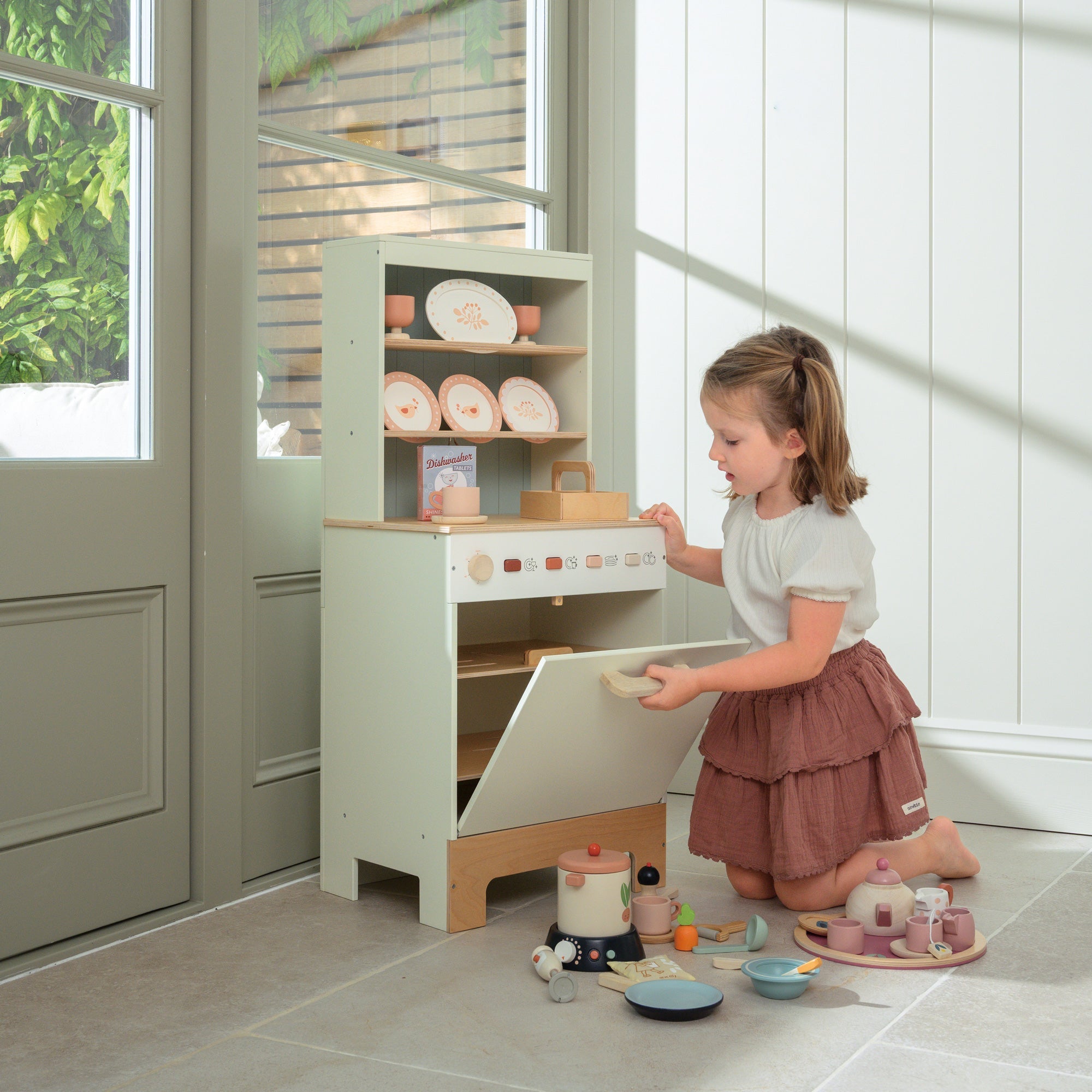 Kitchen Dresser And Dishwasher