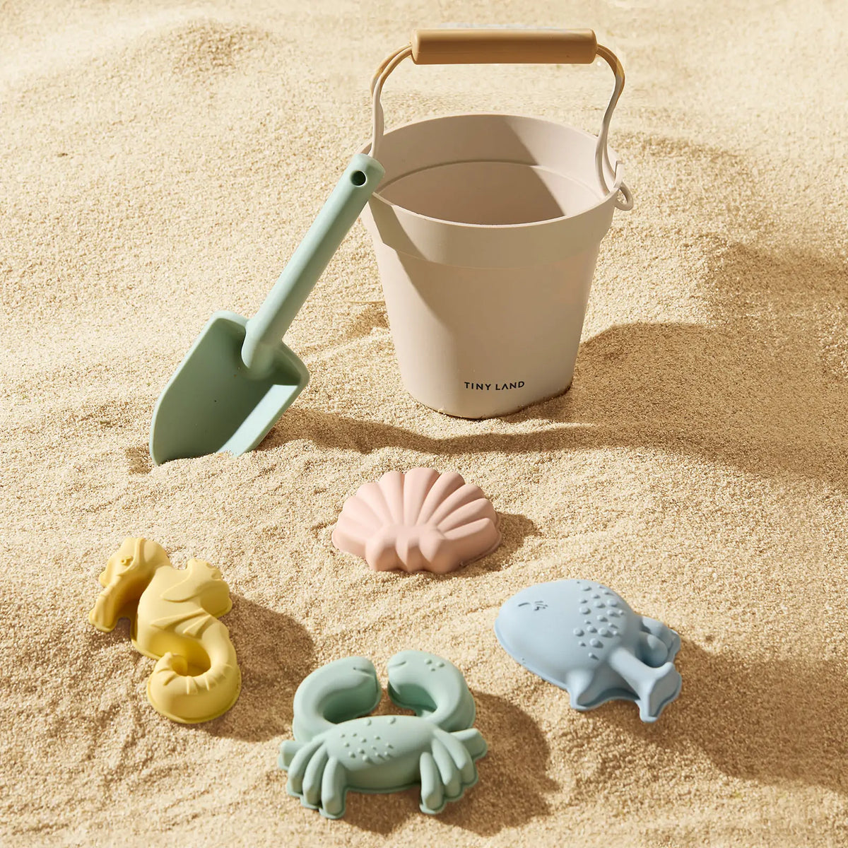® One-stop Beach Toy & Tent Set