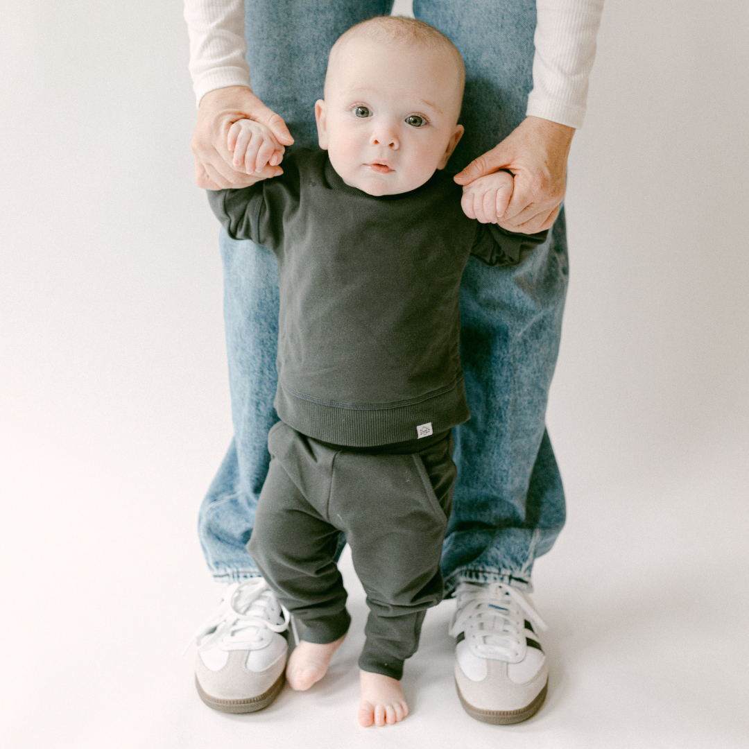 Leisure Sweat Set In Dark Gray