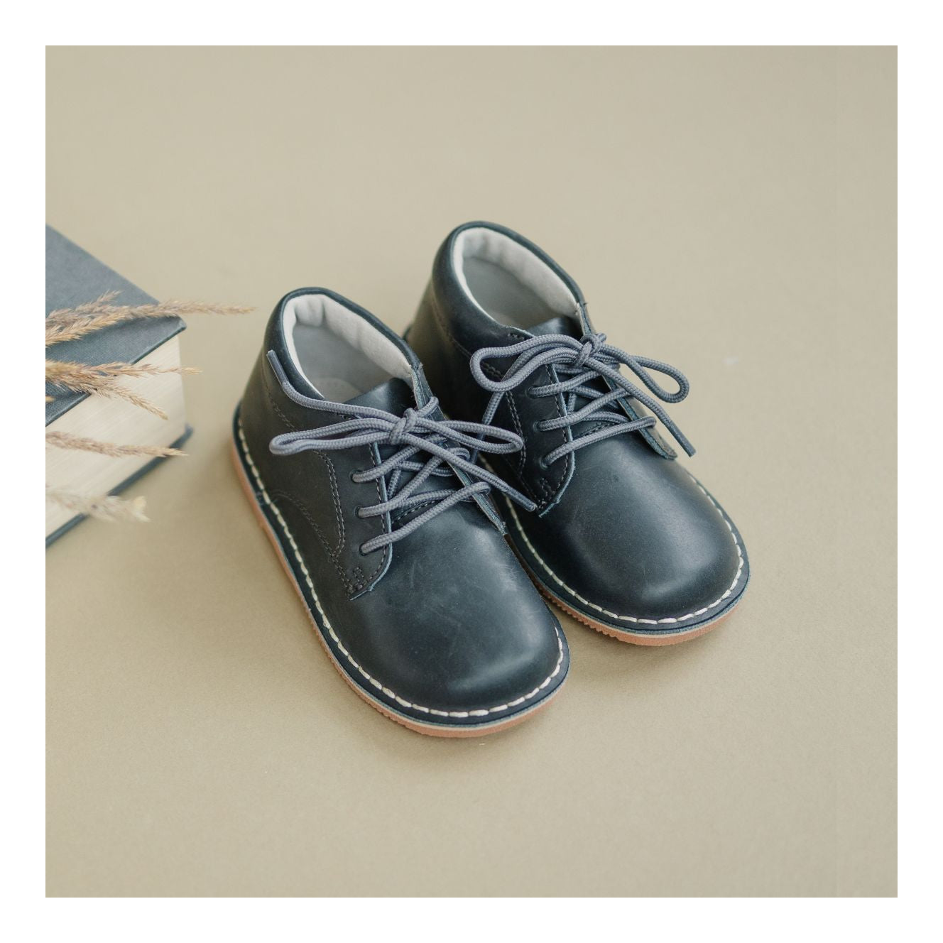 Tuck Mid-top Lace Up Shoe