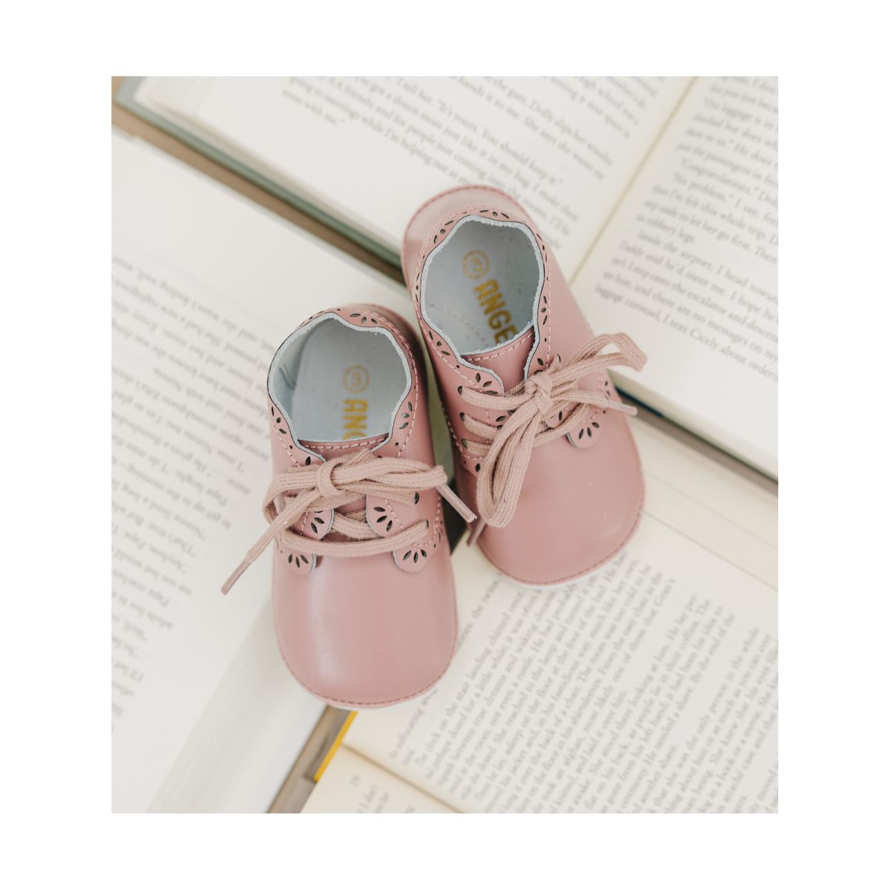 Bella Scalloped Bootie (baby)