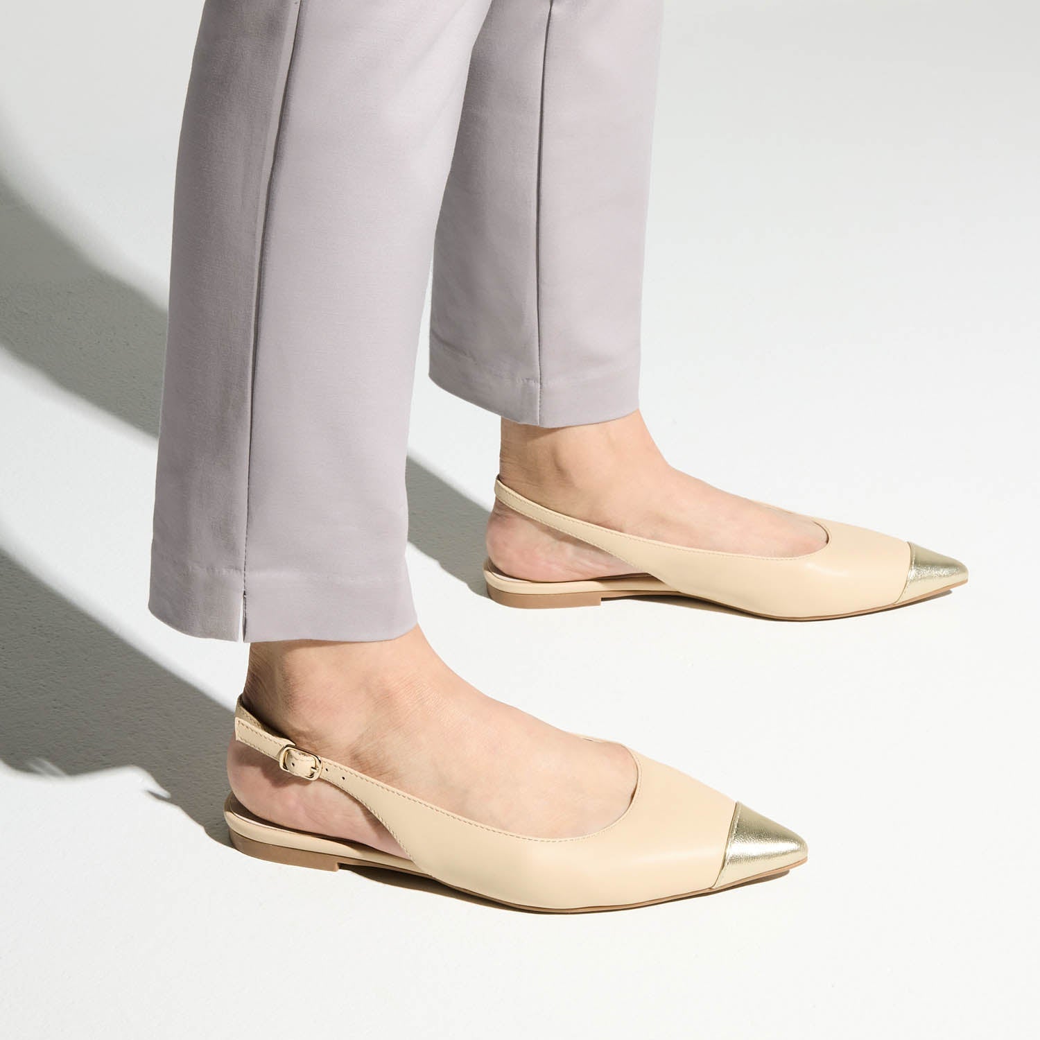 Vera Slingback Flat In Beige & Gold