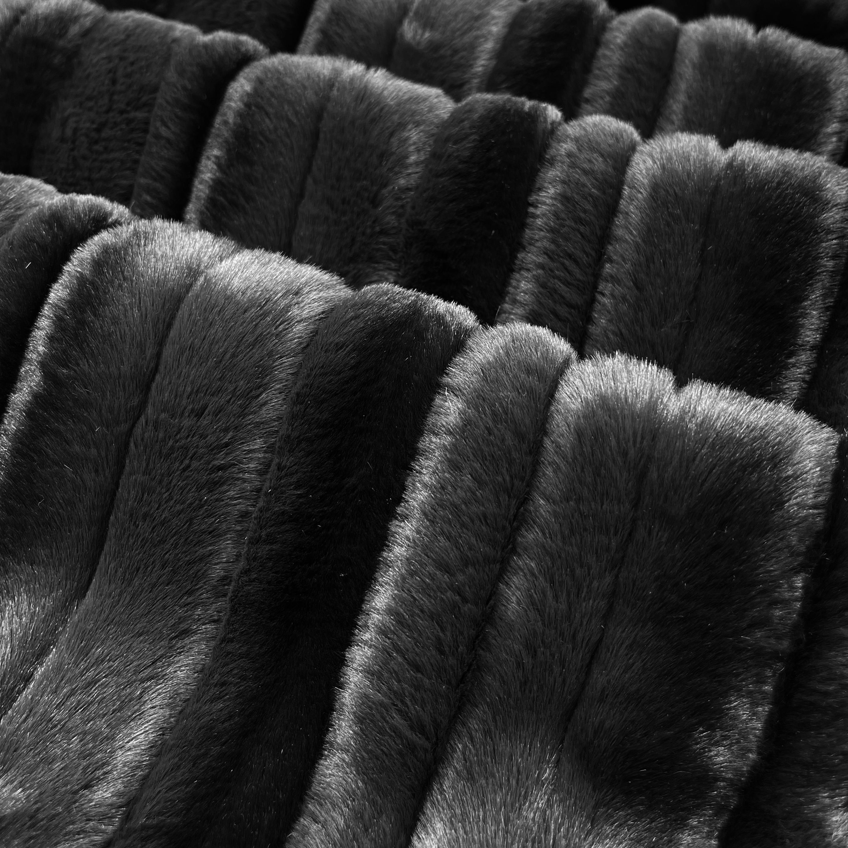 Wave Black Blanket