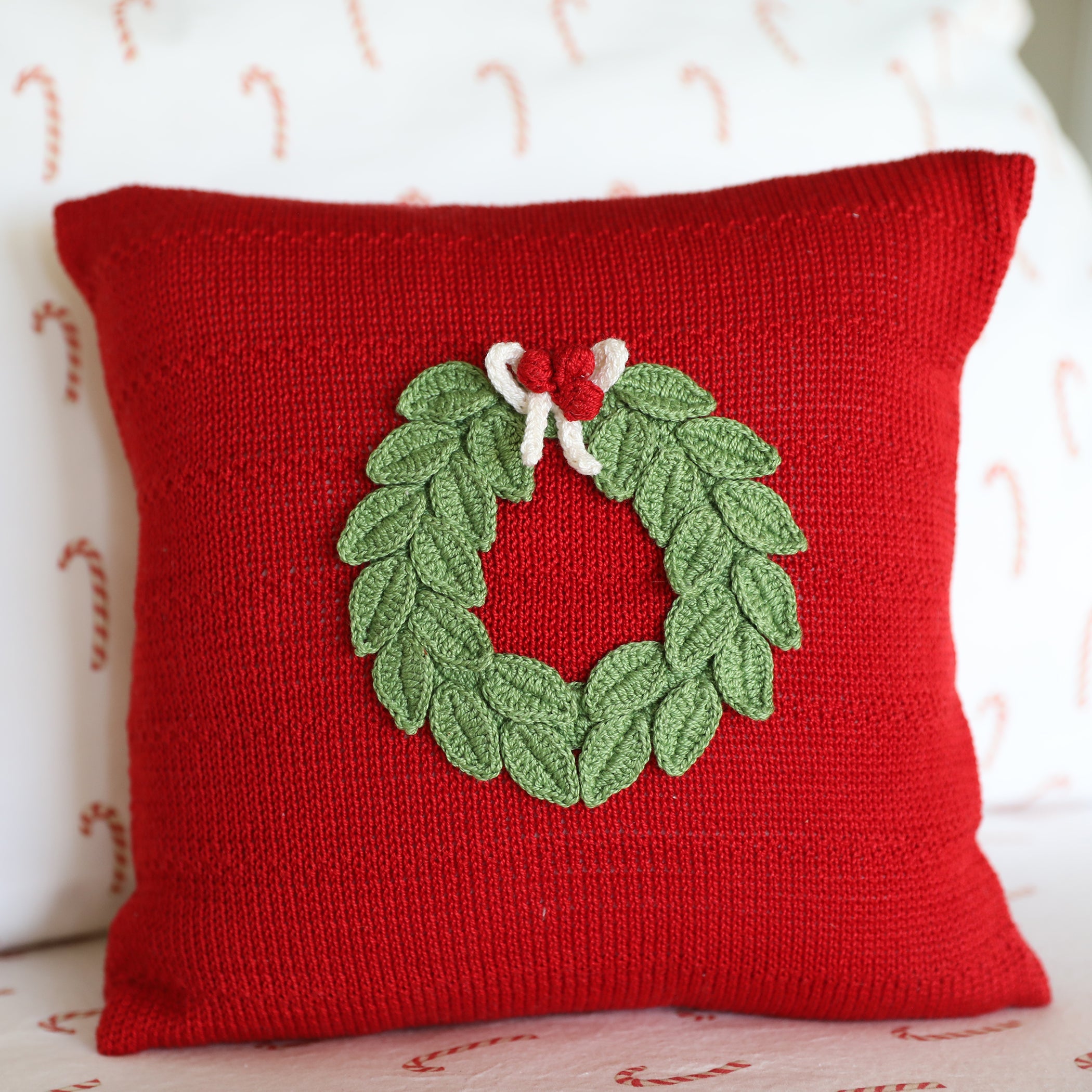 Green Wreath 10" Pillow, Red