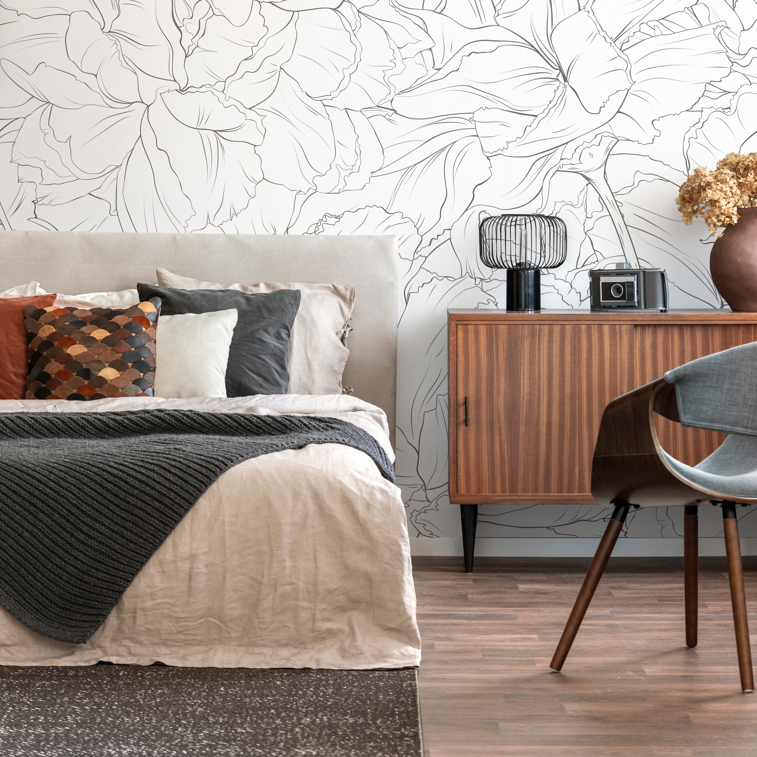 Floral Wallpaper Featuring Minimalist Peony Outlines In Black And White - Zadt